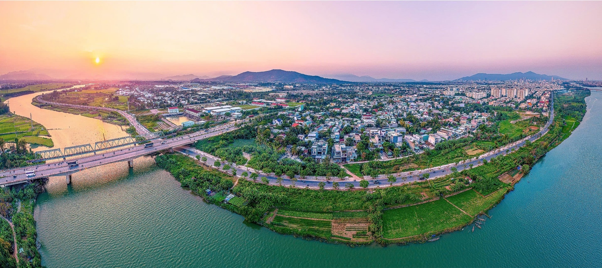 Đô thị Đà Nẵng ngày càng mở rộng theo nhiều hướng. Ảnh: KIM LIÊN