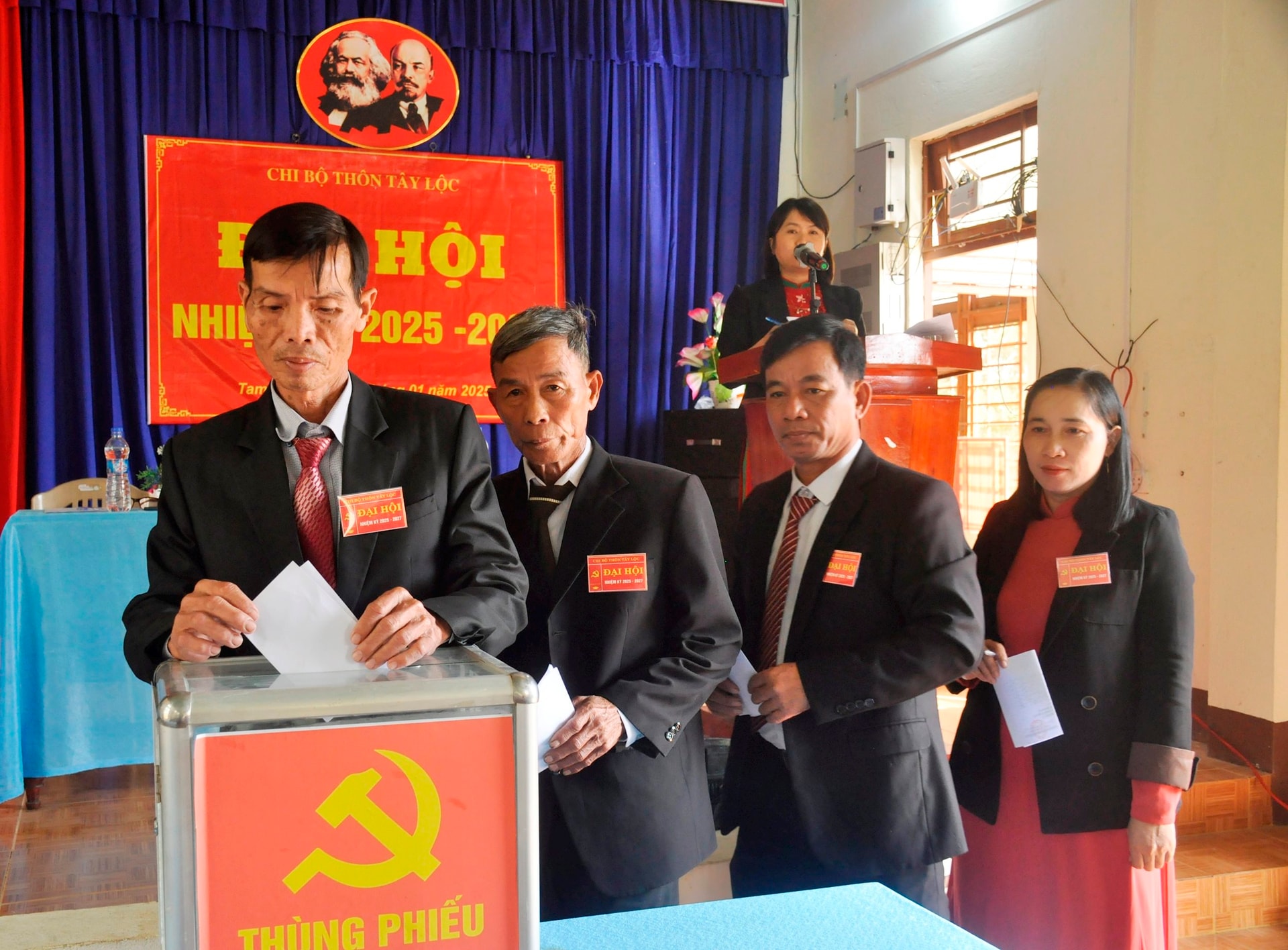 anh chi bo tay loc dai hoi diem