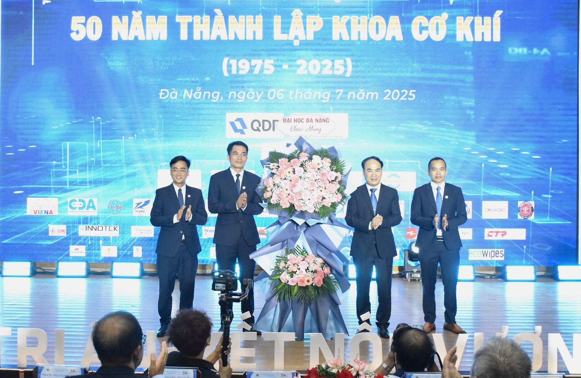6-7, kỷ niệm 2