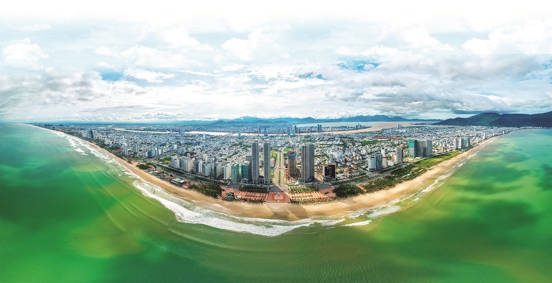 An overview of Da Nang seen from the sea. Photo: NGUYEN SANH QUOC HUY