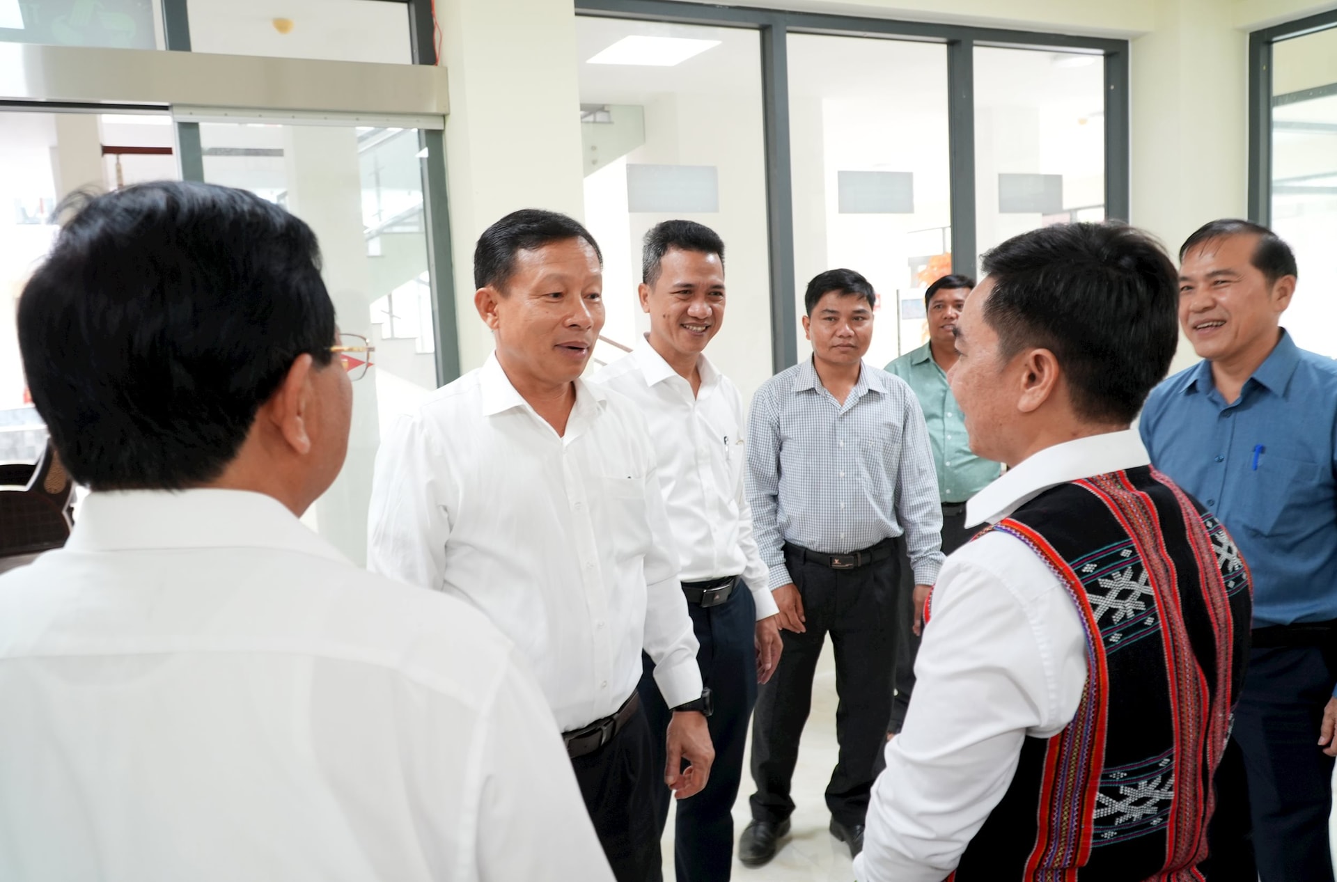 BAN TO CHUC THANH UY THAM TAY GIANG 1