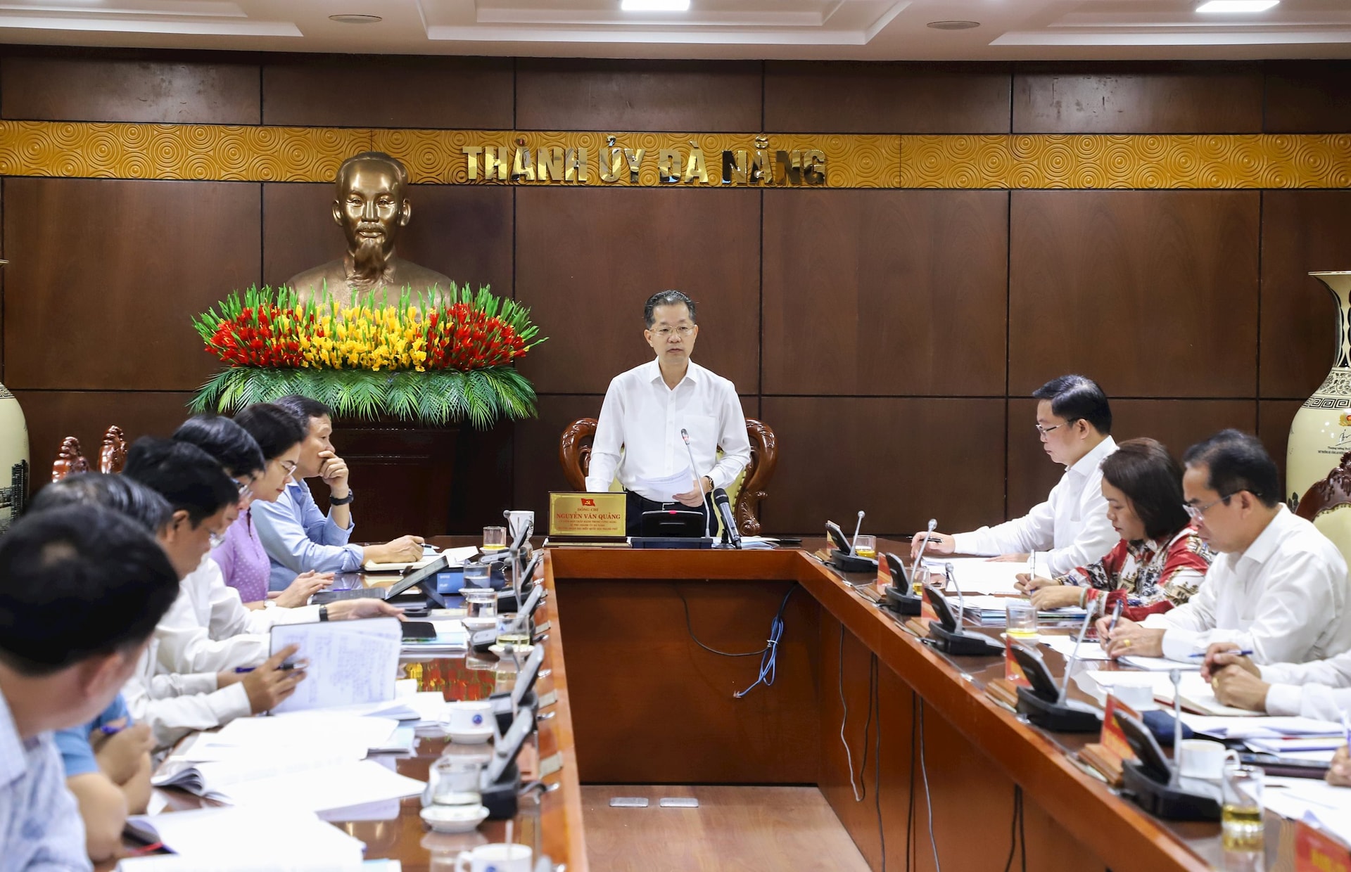 Bí thư Thành ủy Nguyễn Văn Quảng phát biểu kết luận buổi làm việc. Ảnh: NGỌC PHÚ