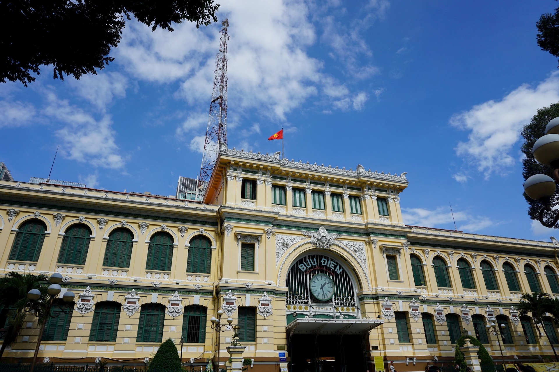 Nhà thờ Đức Bà và Bưu điện Trung tâm Sài Gòn
