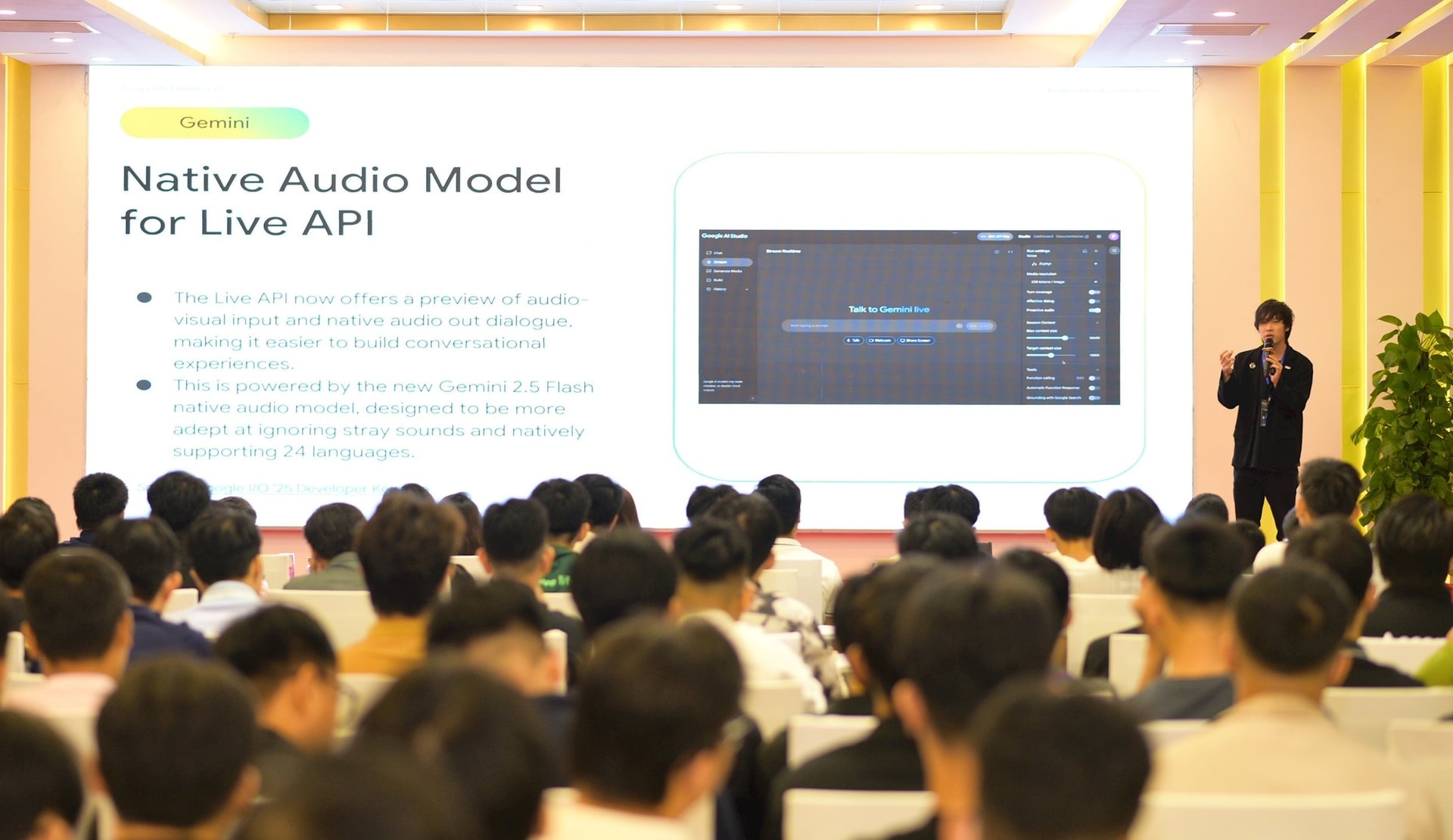 AI-related information was updated at the event. Photo: MAI QUE