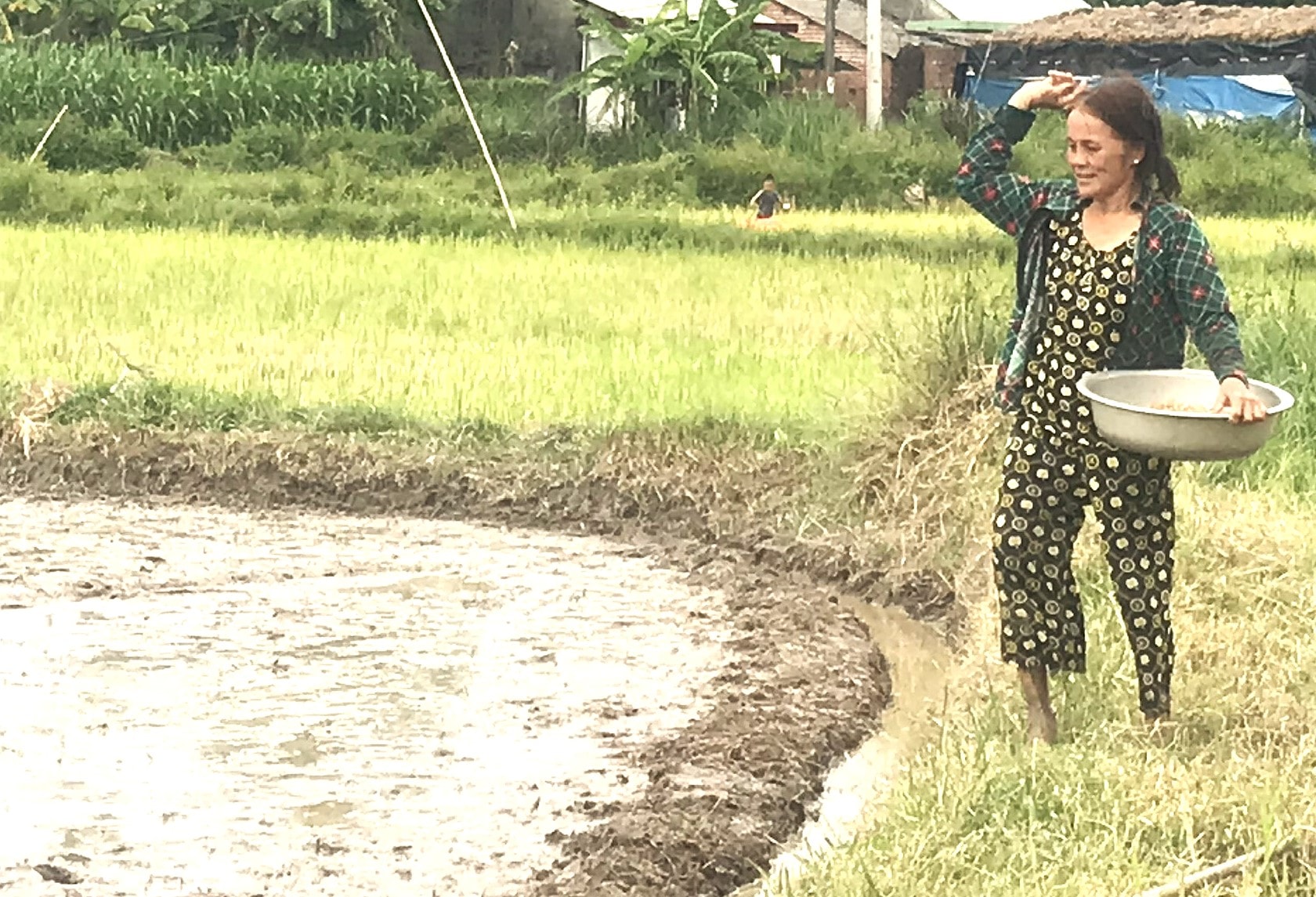 Du chan bi khuyt tat nang, Sau Hue van lam duoc nhung viec kho nhu lam vie dong an nhu vai giong, sa ruong