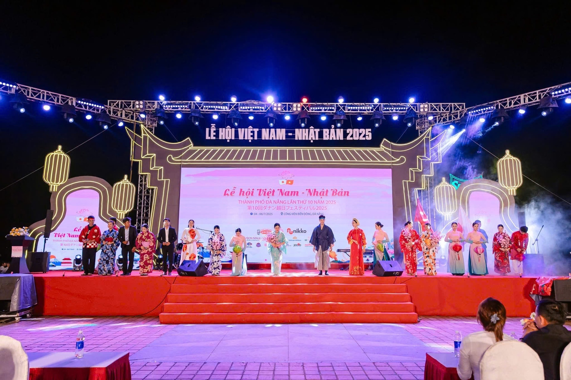 Trình diễn trang phục truyền thống của Việt Nam và Nhật Bản tại Lễ hội Việt - Nhật