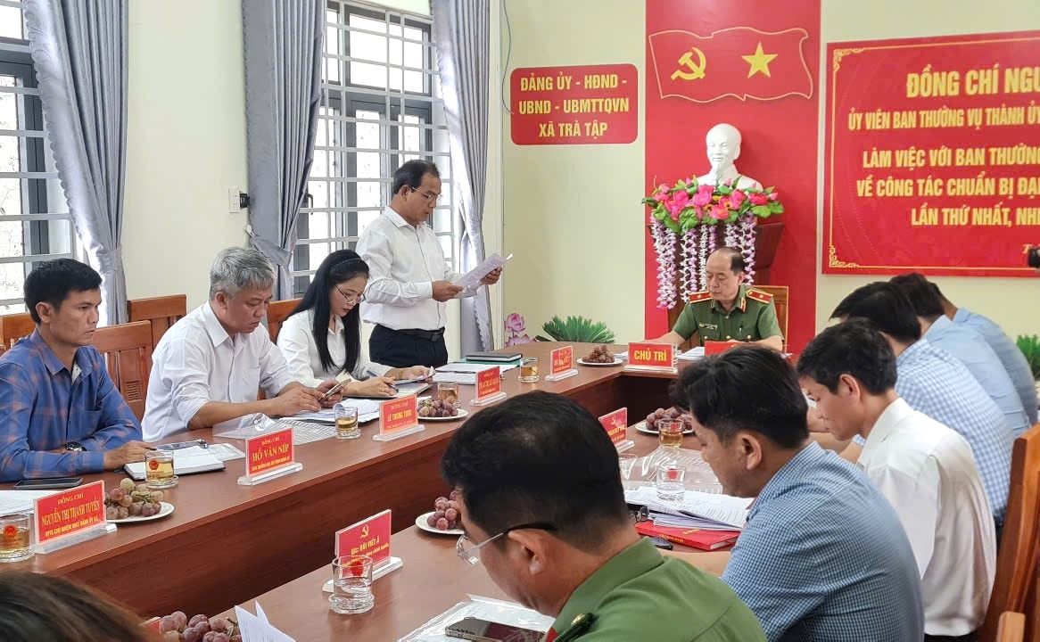 Quang cảnh buổi làm việc. Ảnh: HOÀNG LIÊN