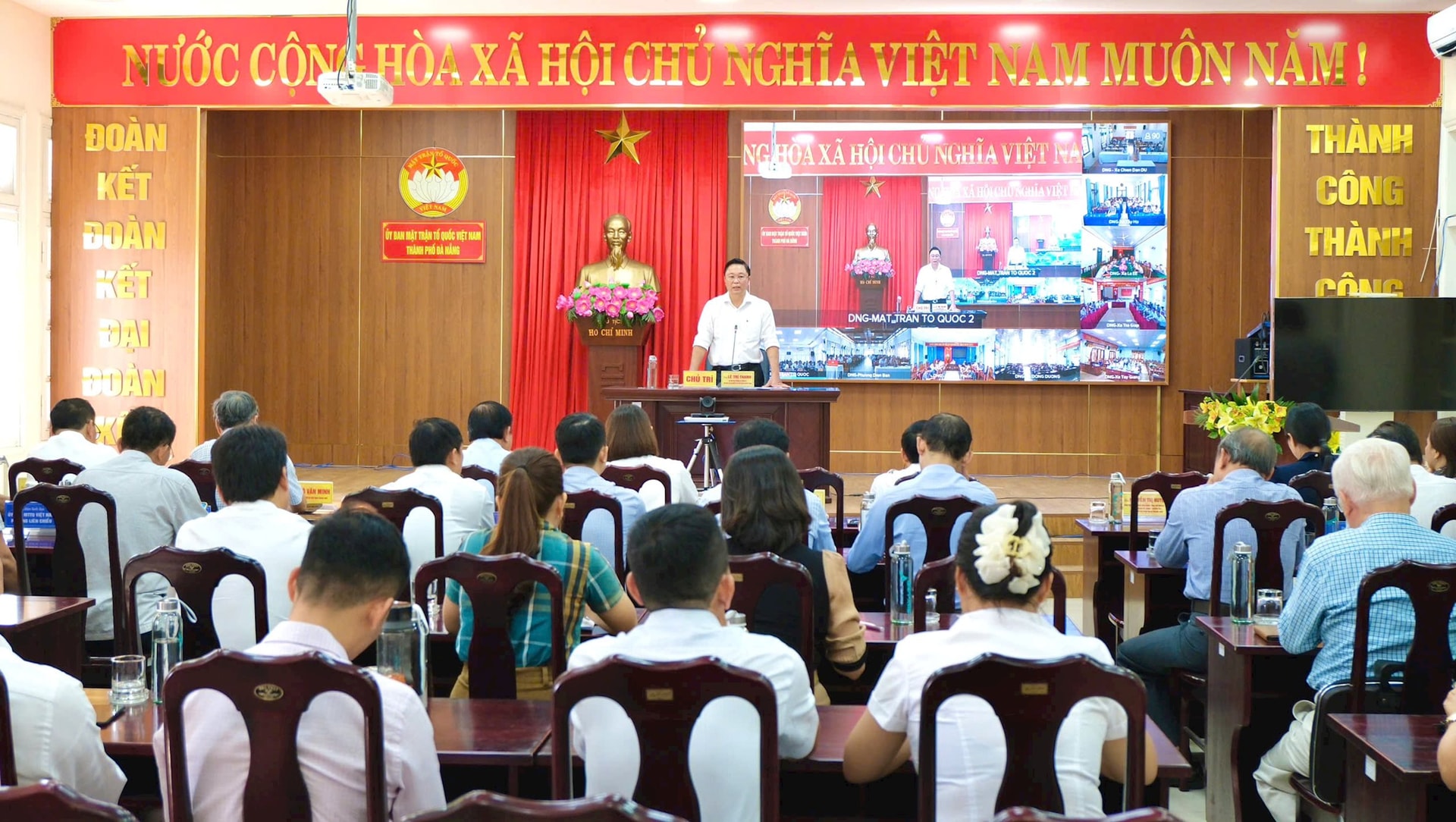 Quang canh hoi nghi lay y kien van kien