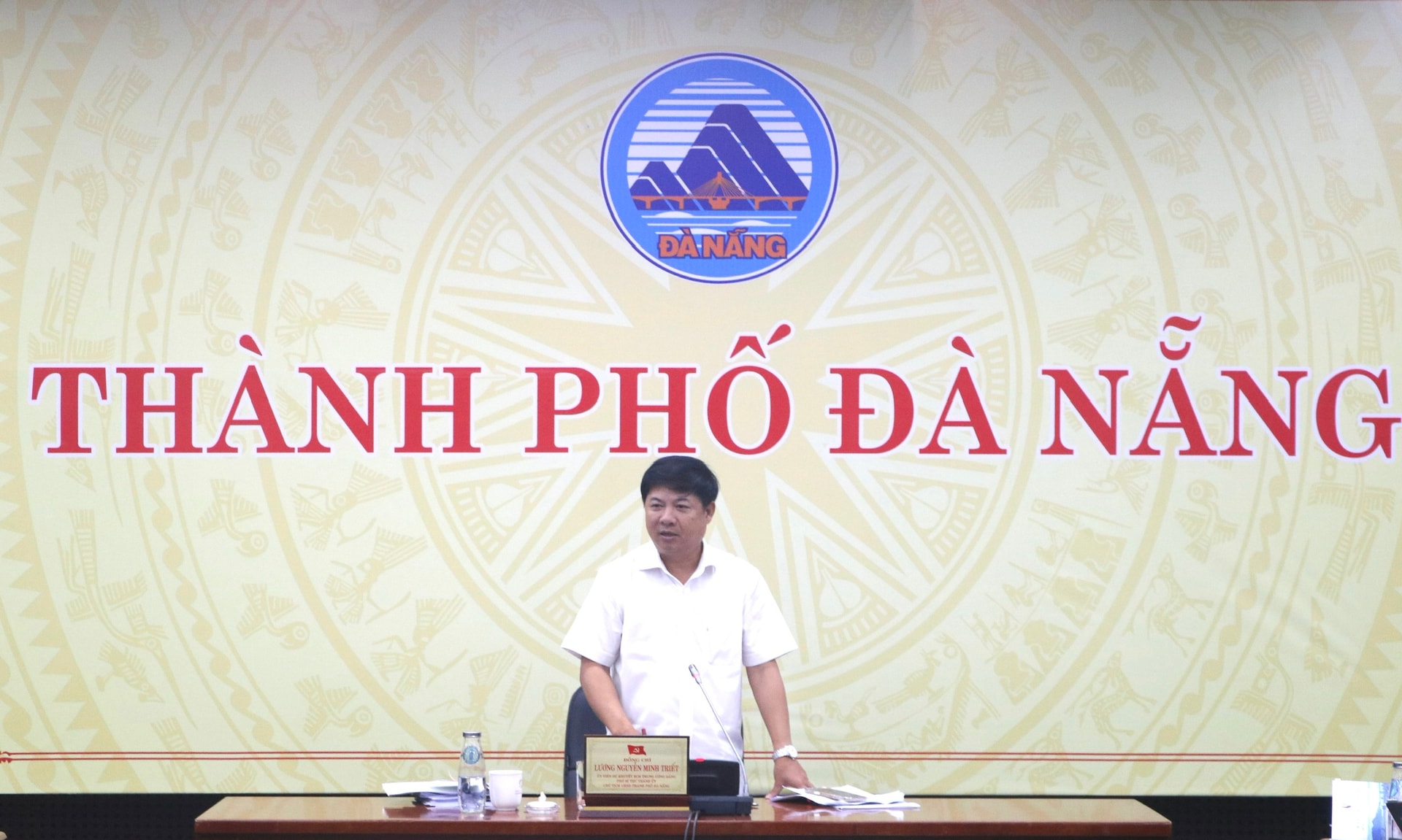 Chủ tịch UBND thành phố Lương Nguyễn Minh Triết phát biểu kết luận buổi làm việc. Ảnh: MAI QUẾ