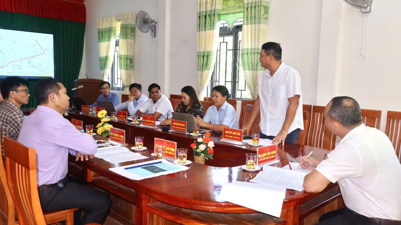 Đại diện Công ty cổ phần Tập đoàn FVG thông tin một số nội dung liên quan đến dự án Khu đô thị du lịch Bến Hiên. Ảnh: A TING HÀN
