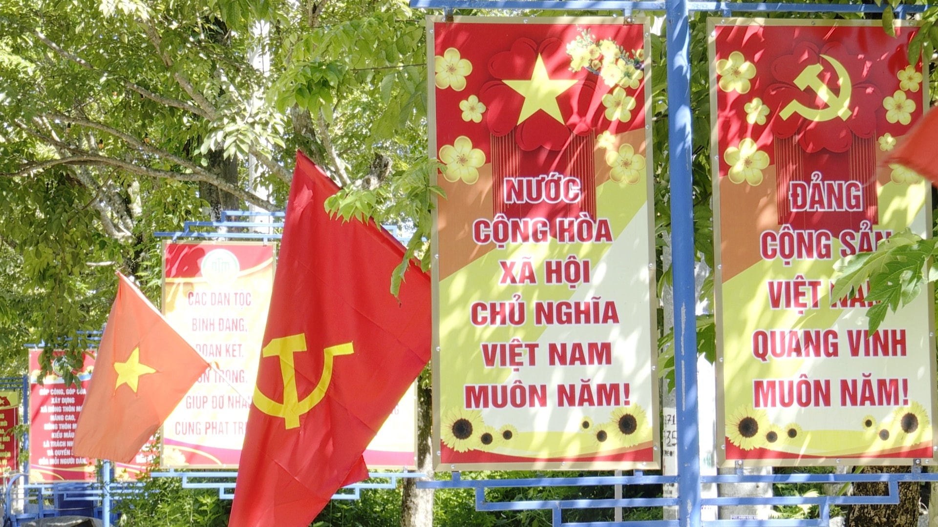 Xã Sơn Cẩm Hà trang trí trực quan chào mừng Đại hội Đảng bộ xã. Ảnh: NGUYỄN HƯNG