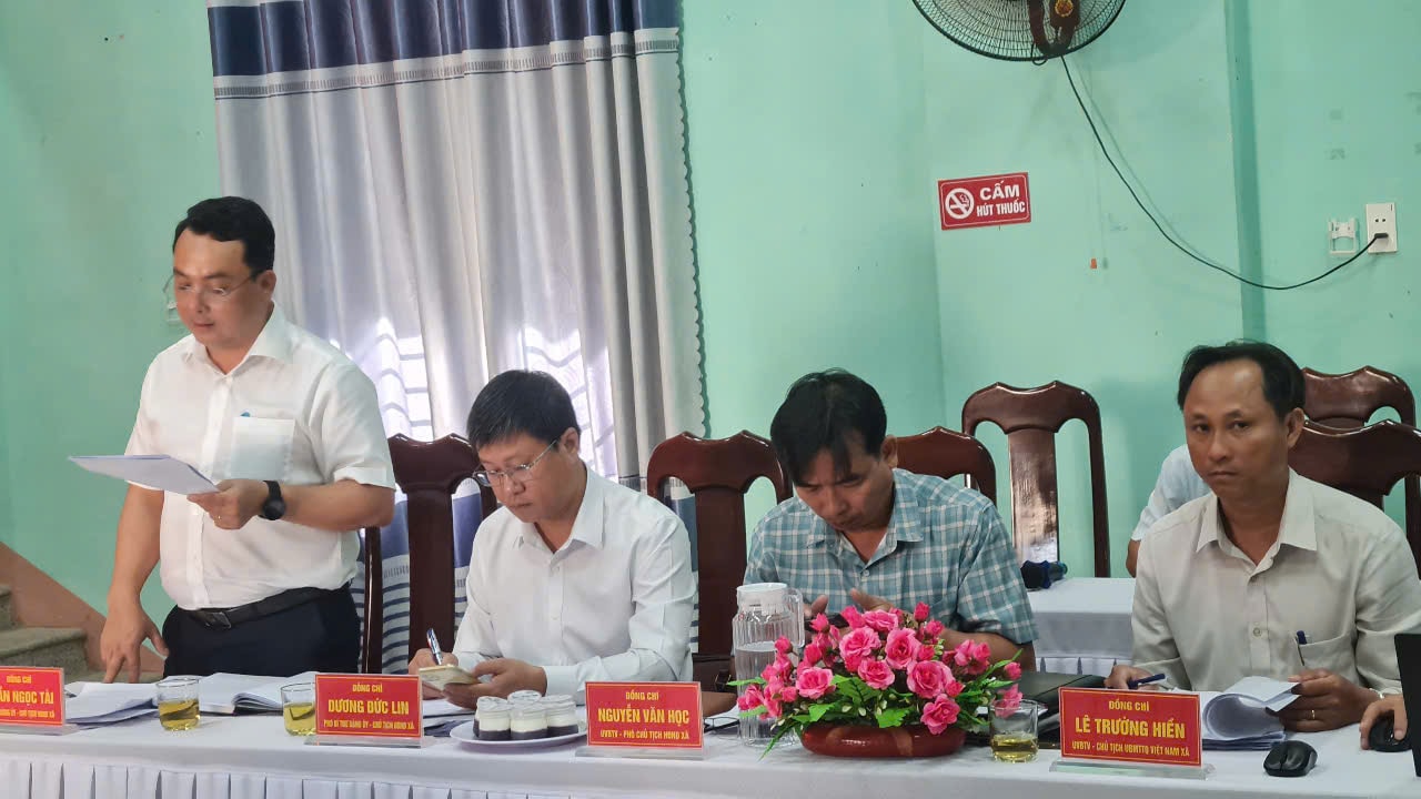 Lãnh đạo xã Thạnh Bình phát biểu tại buổi làm việc. Ảnh: HOÀNG LIÊN