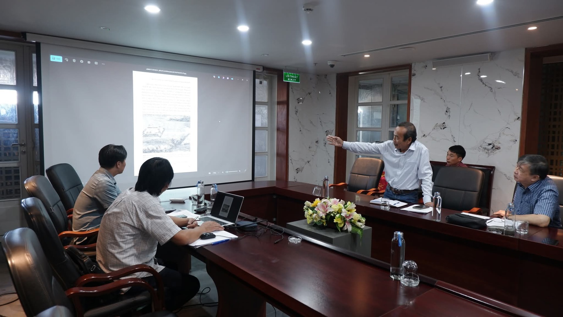 ThS. Nguyễn Quang Trung Tiến - nguyên Trưởng khoa Lịch sử, Đại học Khoa học Huế tham gia góp ý tại buổi lấy ý kiến. Ảnh: GIA HUY
