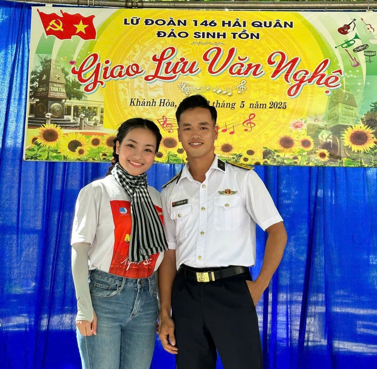 Chị em đồng hương Quảng Nam - chiến sĩ Lê Đình Minh Tiệp và ca sĩ Nguyễn Thạch Thảo. 