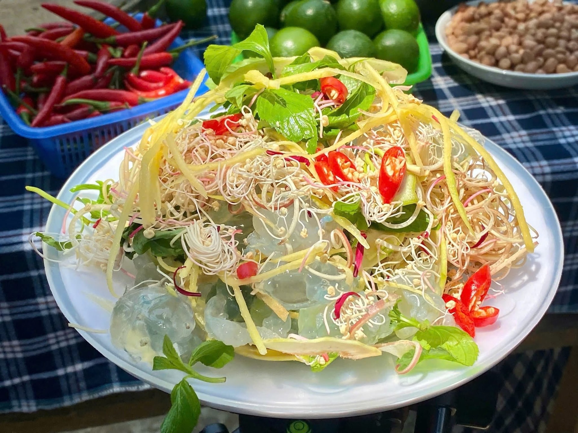 Gỏi nuốt bông bần Quảng Trị