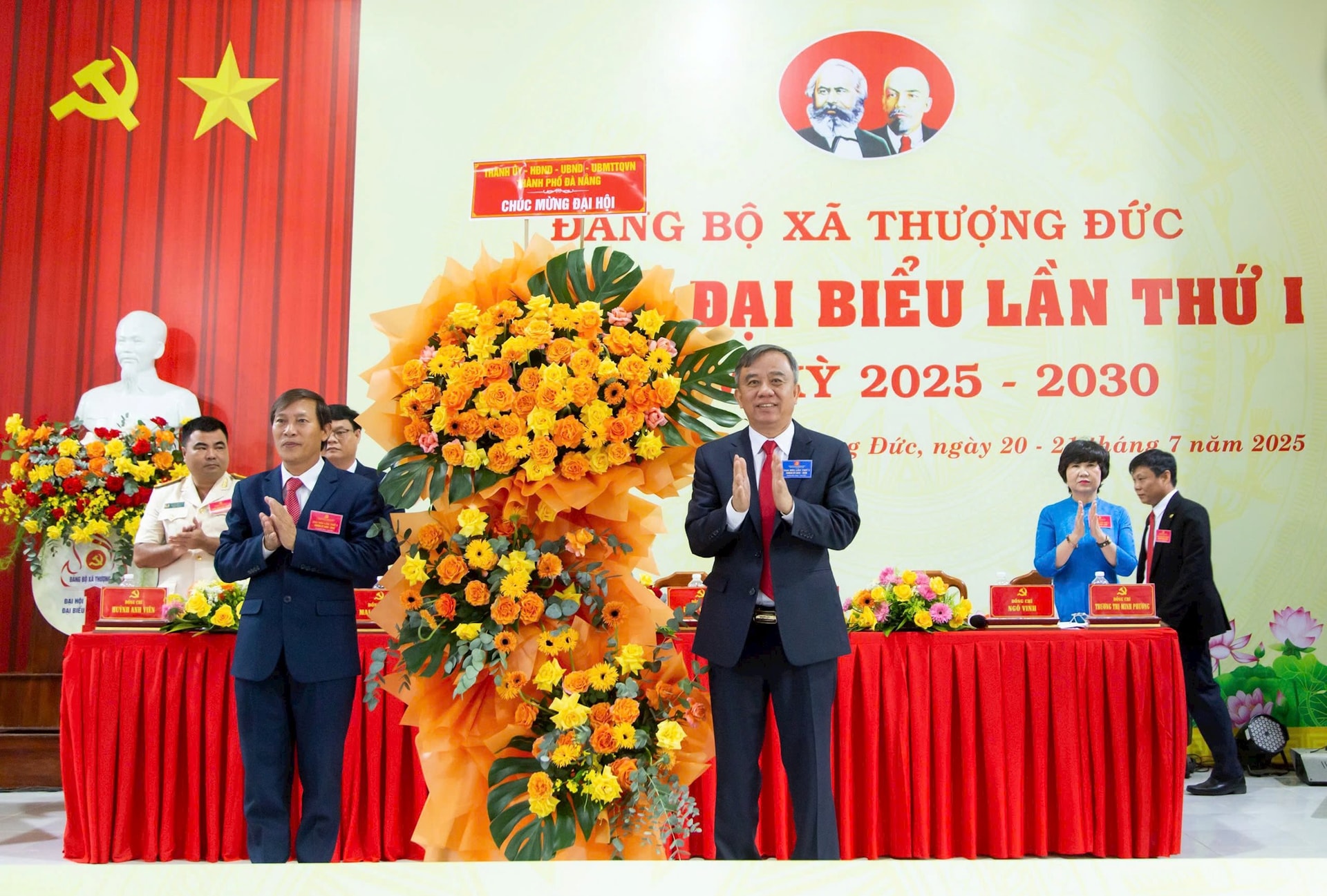 19d2834e500fd951801e.jpg