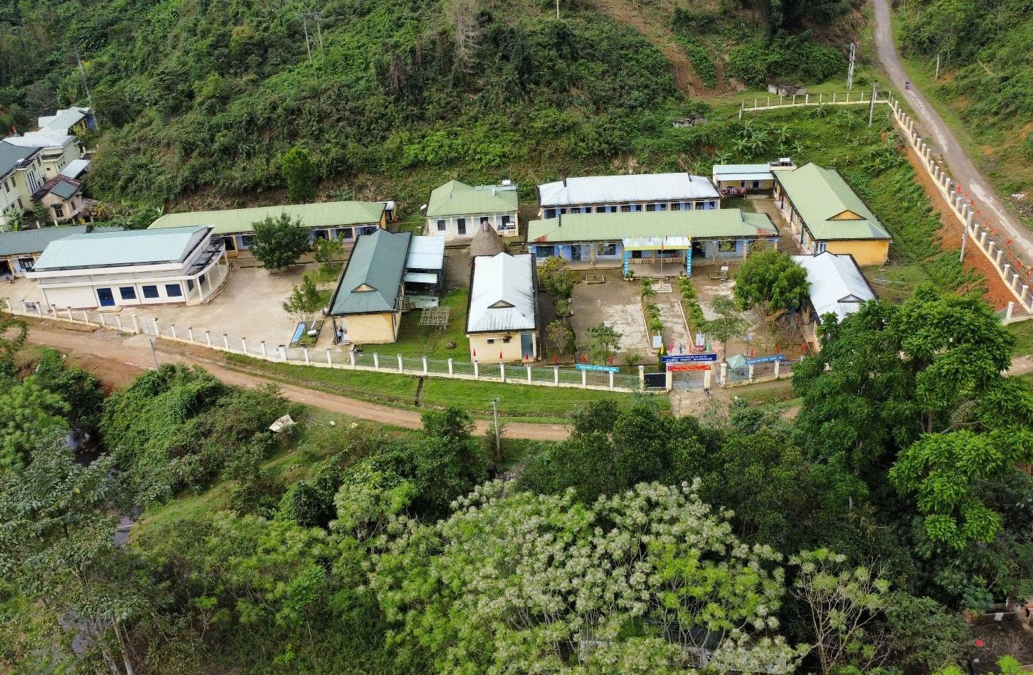 TRƯỜNG TIỂU HỌC ZUÔIH
