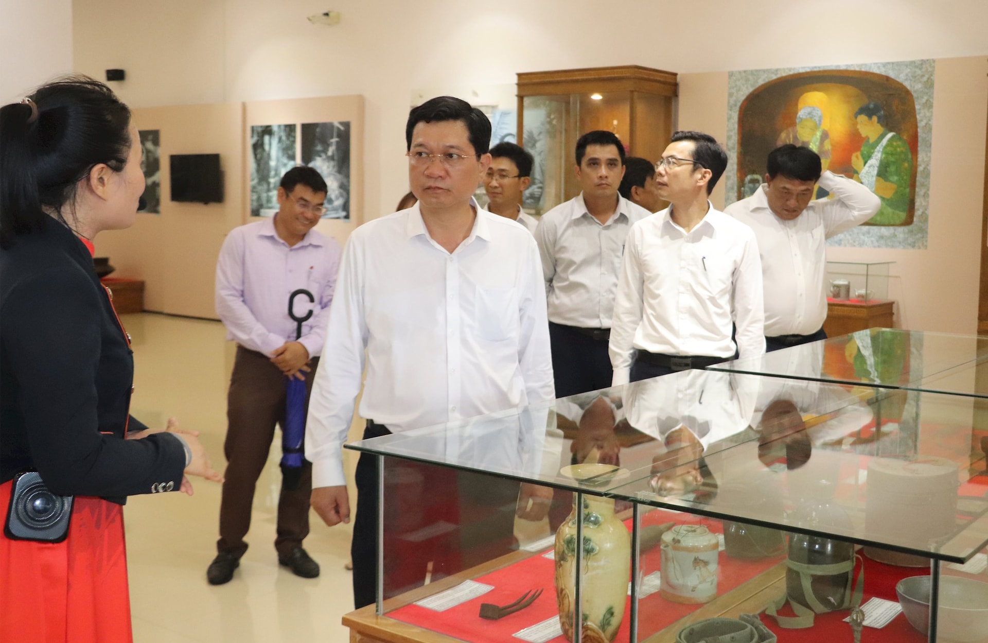 NHA TRUNG BAY ME THU