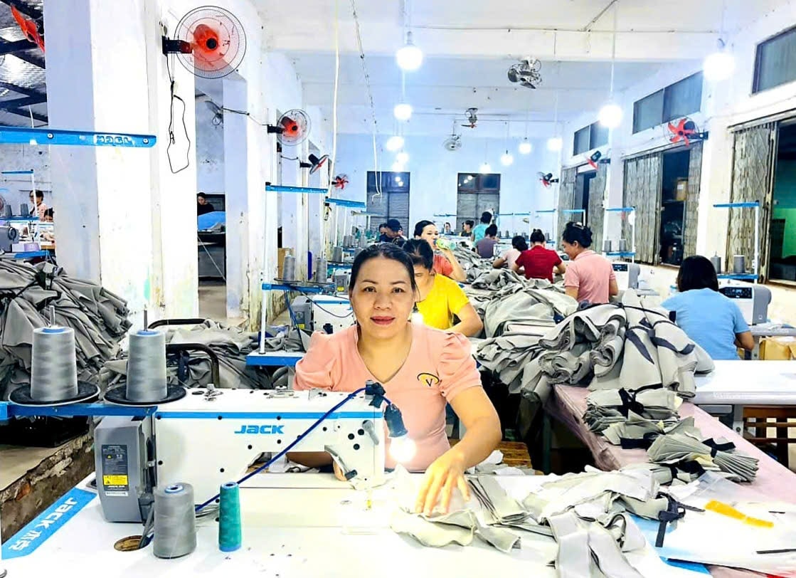 Xã Thu Bồn đang khuyến khích phát triển mạnh ngành may mặc. Ảnh: N.S