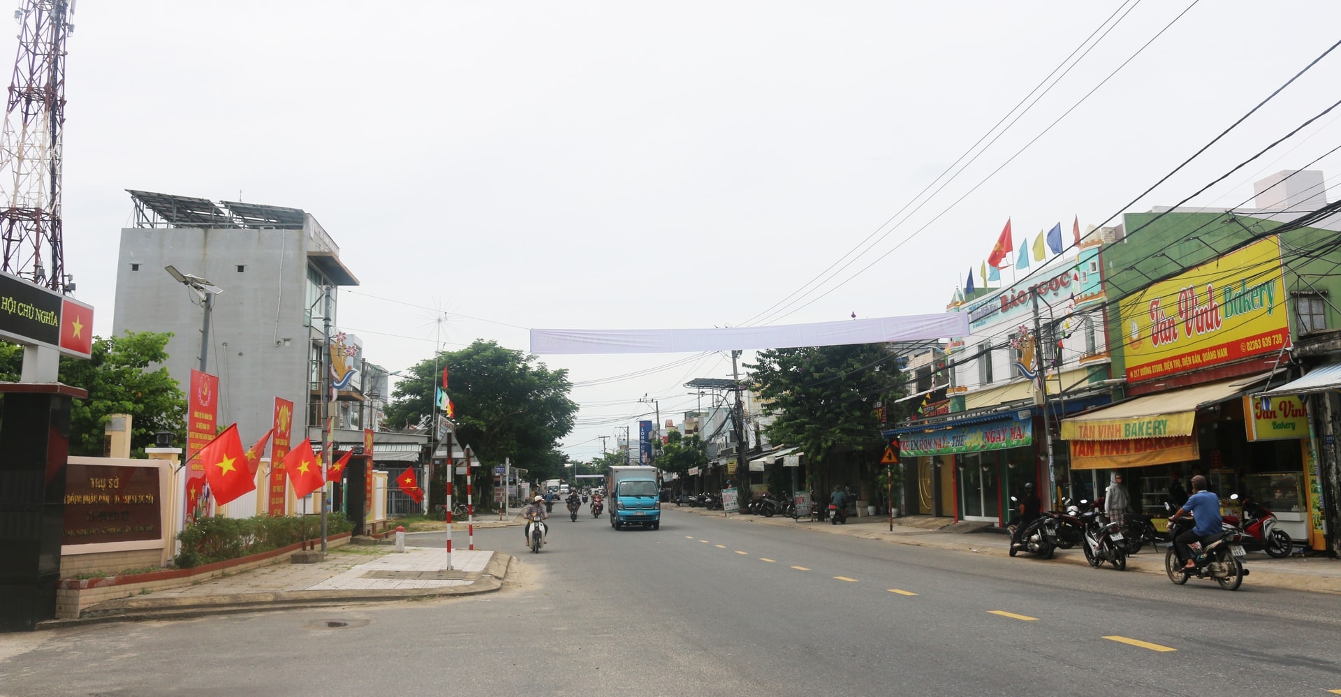 Đường ĐT609 được đầu tư xây dựng khang trang, sạch, đẹp. Ảnh: ĐOÀN HẠO LƯƠNG