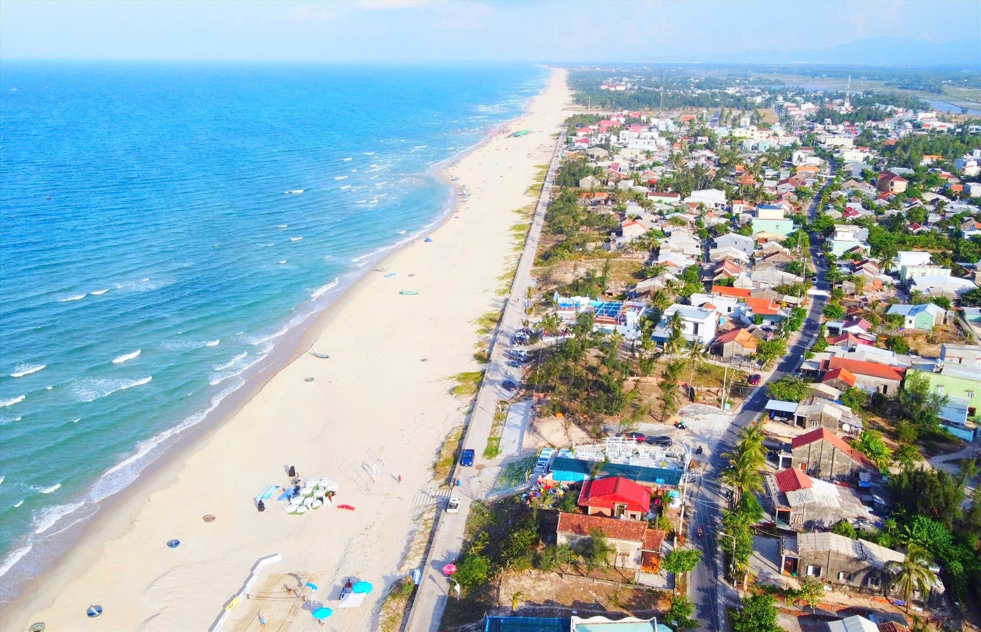 Phường Quảng Phú có nhiều tiềm năng lợi thế phát triển du lịch, dịch vụ và đô thị sinh thái ven biển. Ảnh: Đ.V