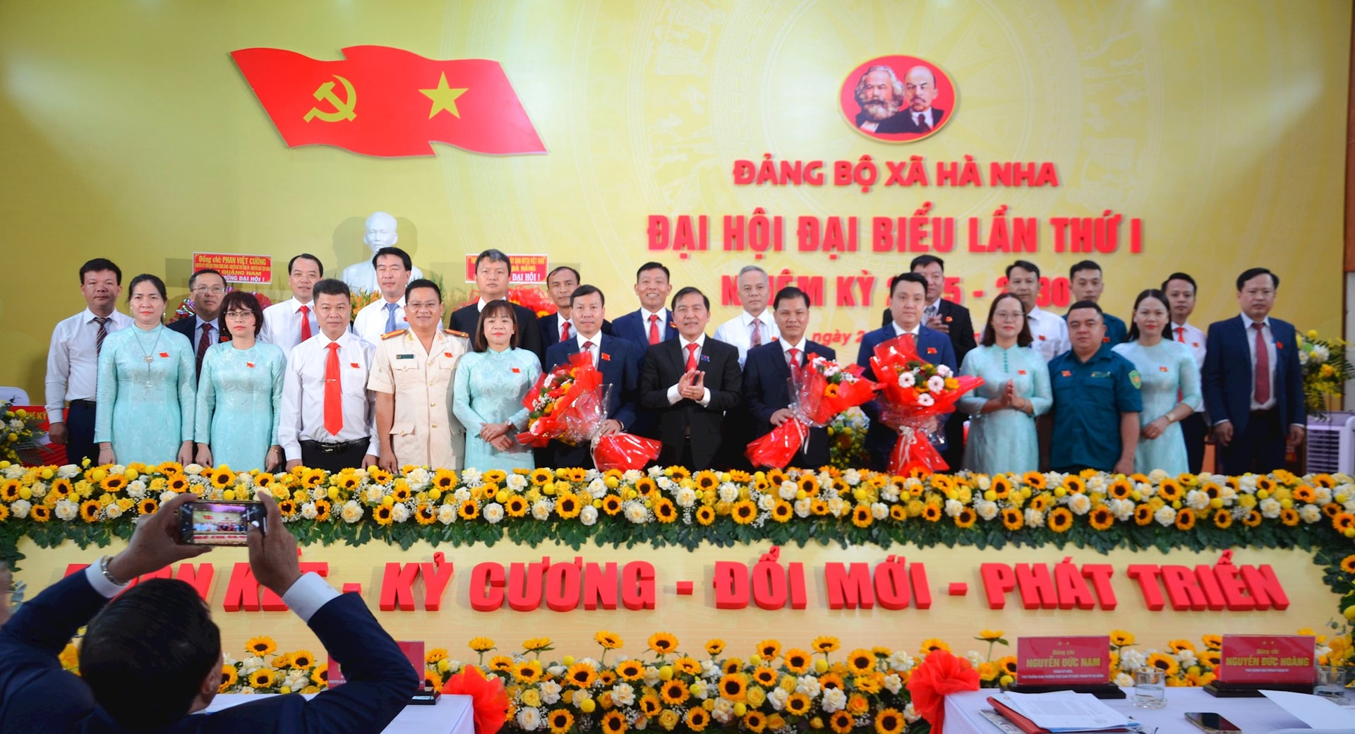 Ban Chấp hành Đảng bộ xã nhiệm kỳ 2025 - 2030 gồm 24 đồng chí. Ảnh: CÔNG TÚ