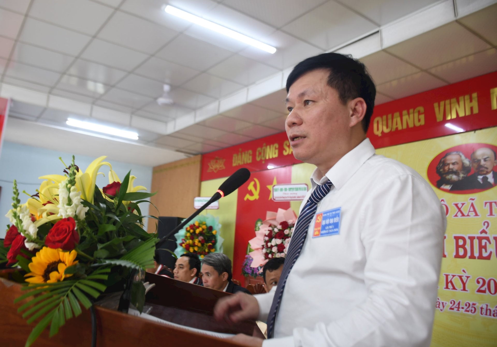 Anh Cong phat bieu