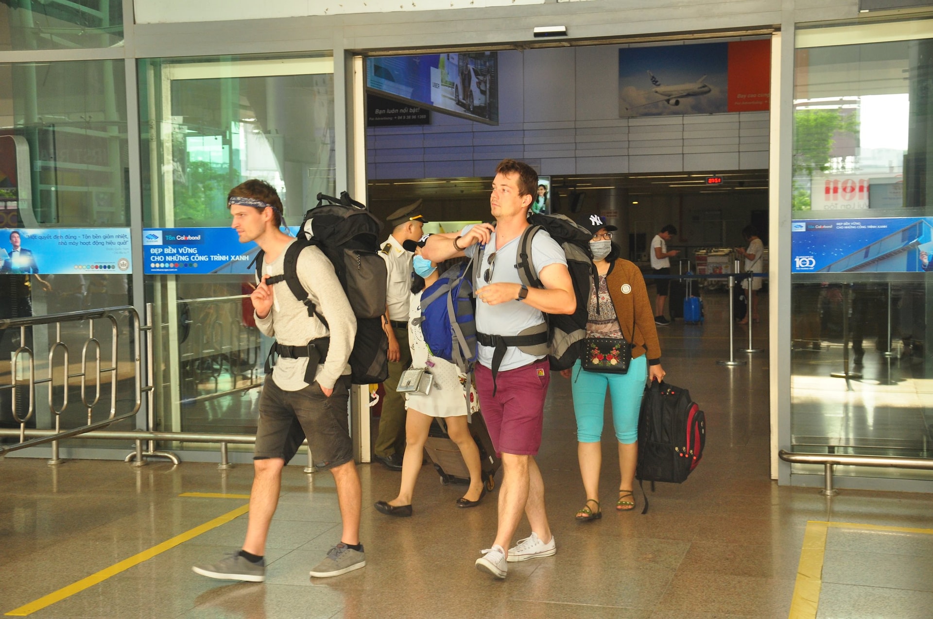 Foreign tourists visiting Da Nang. Photo: THANH LAN