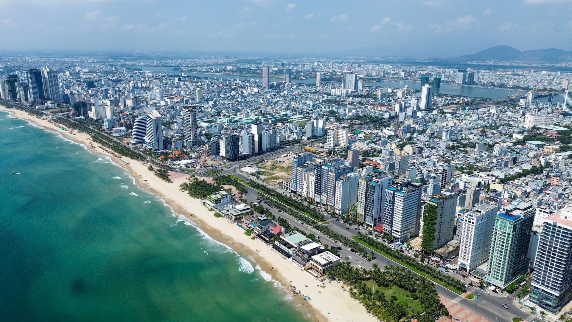 Частные инвестиционные проекты способствуют изменению облика города Дананг. Фото: TRONG HUNG