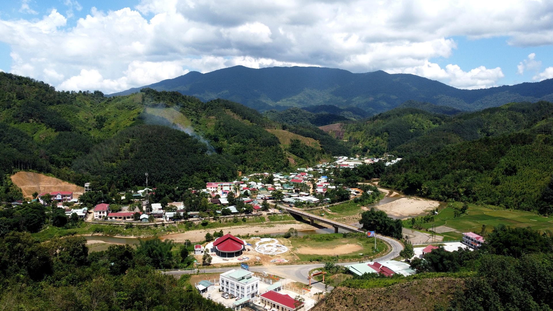 Trung tâm xã Avương