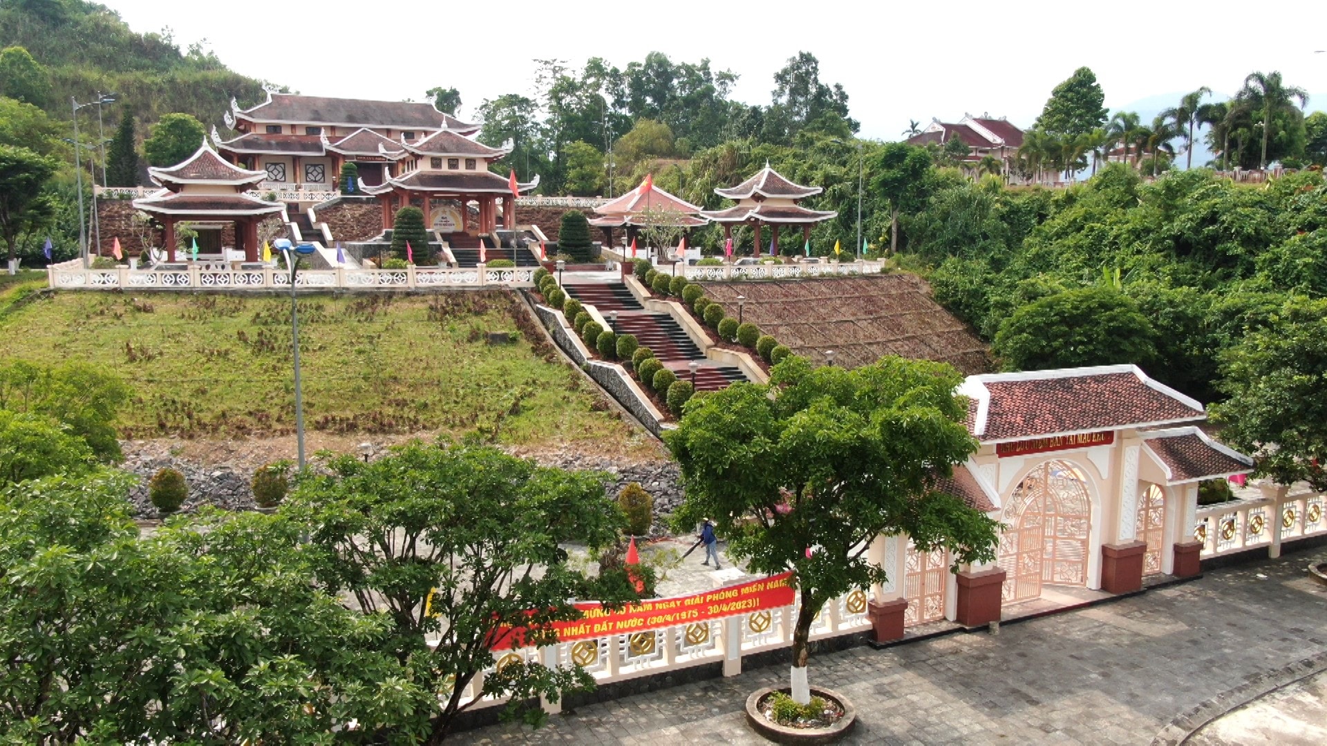 The Central Central Vietnam - Nuoc Oa Historical Relic Complex was recognized as a National Relic in 1992.