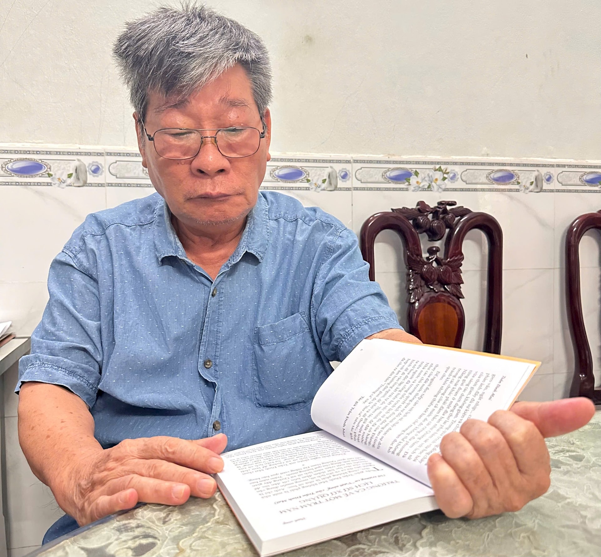 thầy Tri
