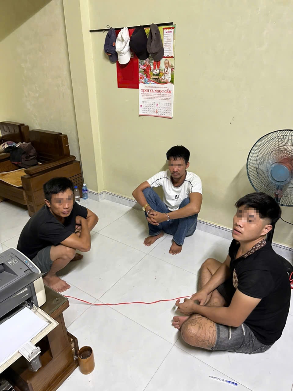 Các đối tượng bị bắt quả tang 