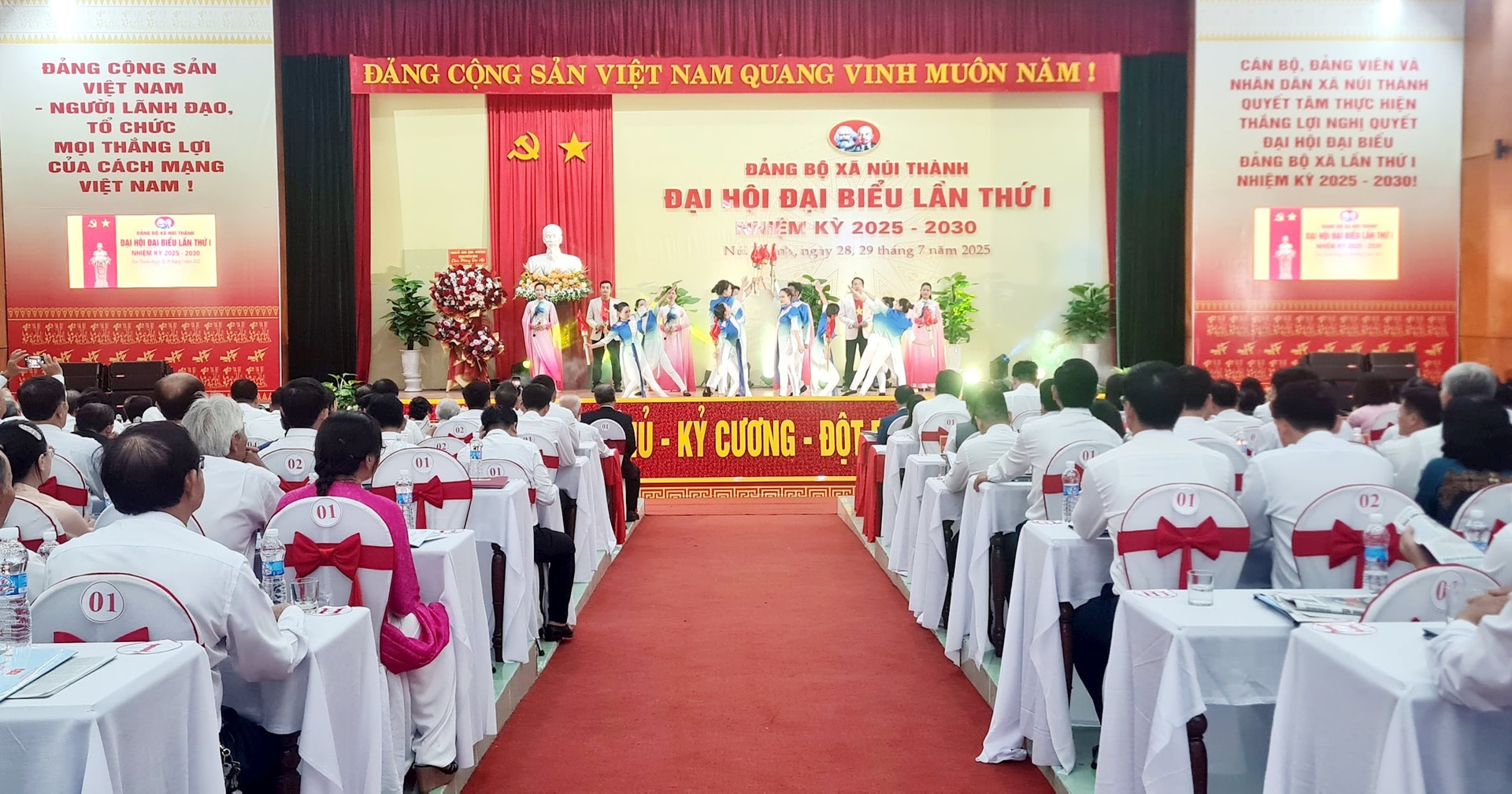 Quang cảnh đại hội. Ảnh: HOÀNG LIÊN