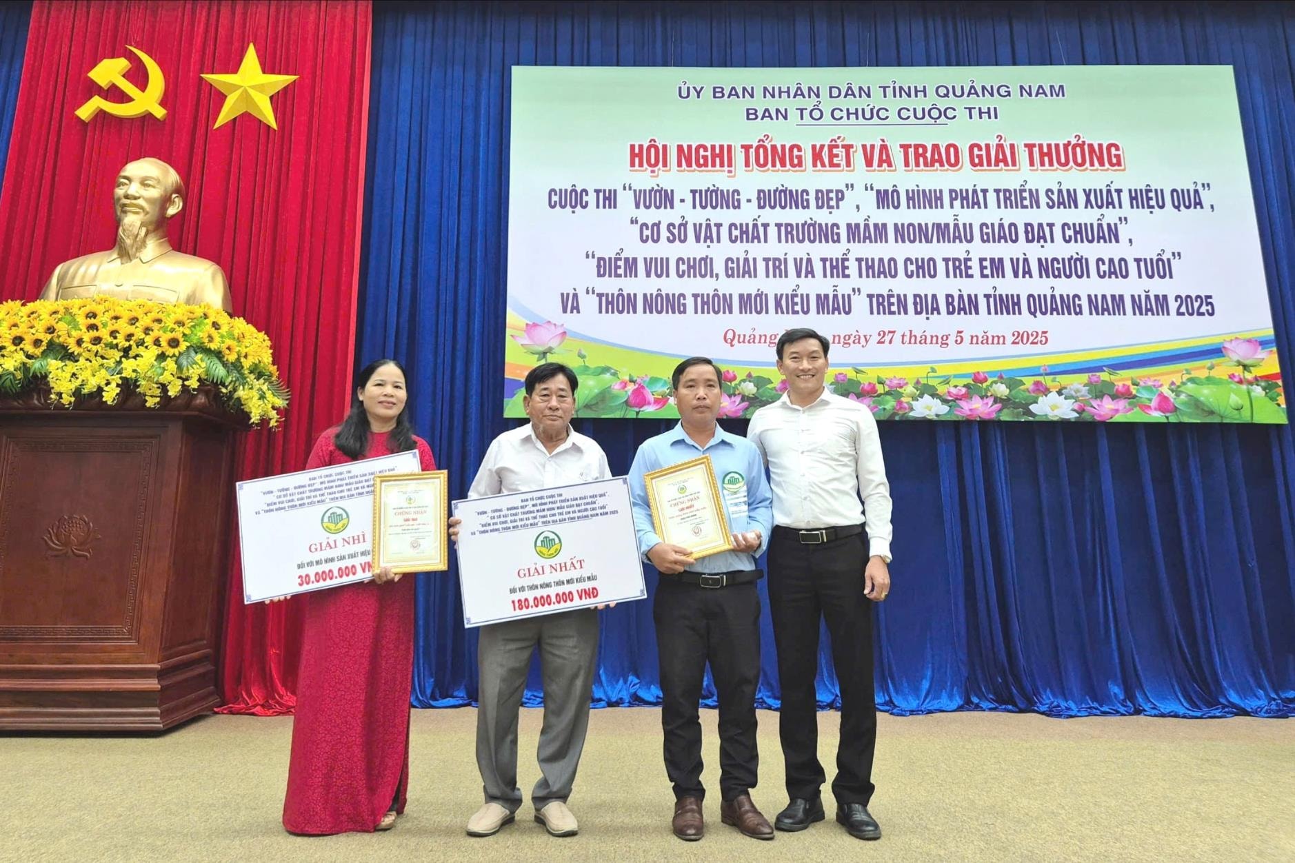 Thôn Phú Đông (xã Gò Nổi) được trao giải Nhất