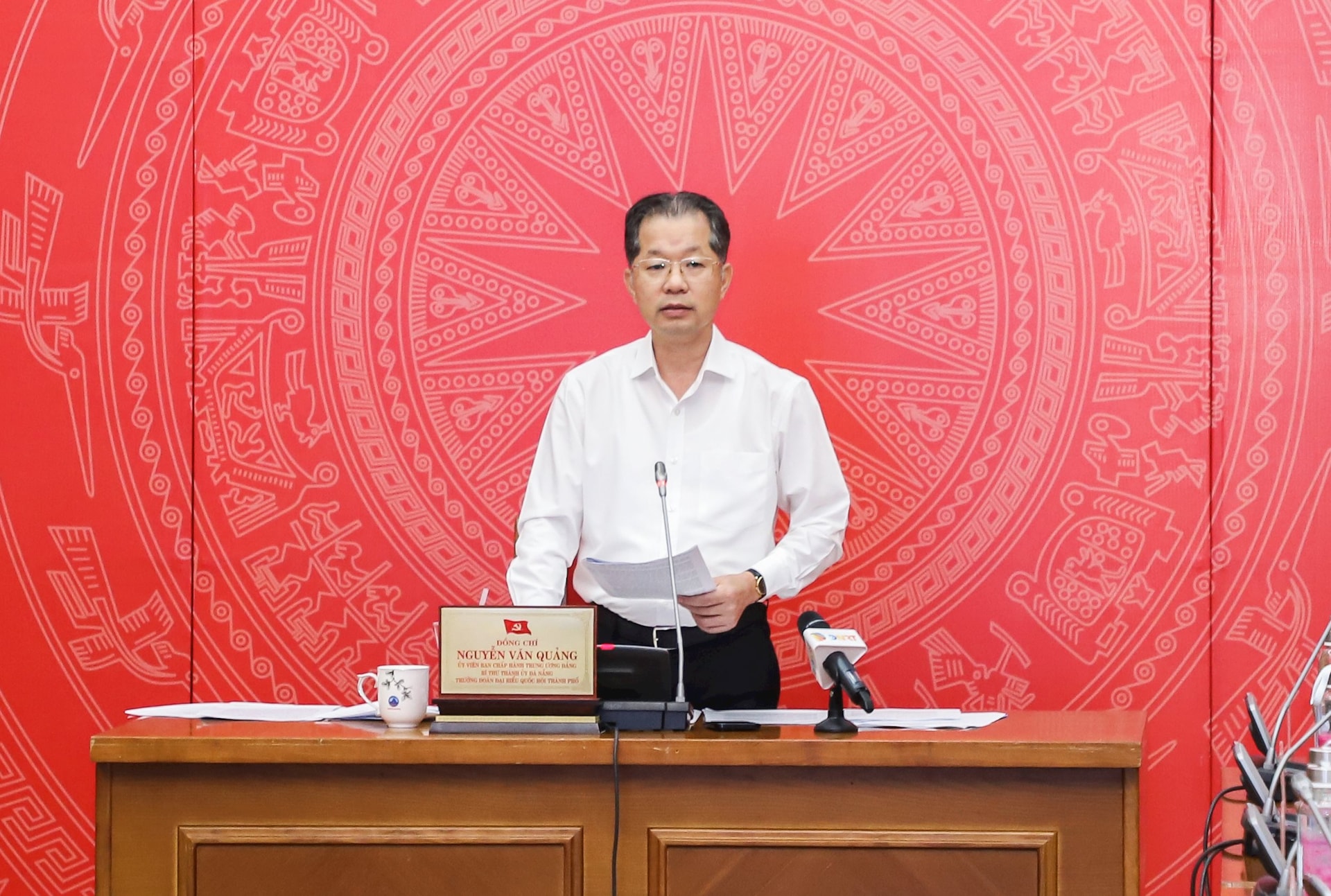 Bí thư Thành ủy Nguyễn Văn Quảng phát biểu kết luận phiên họp. Ảnh: NGỌC PHÚ