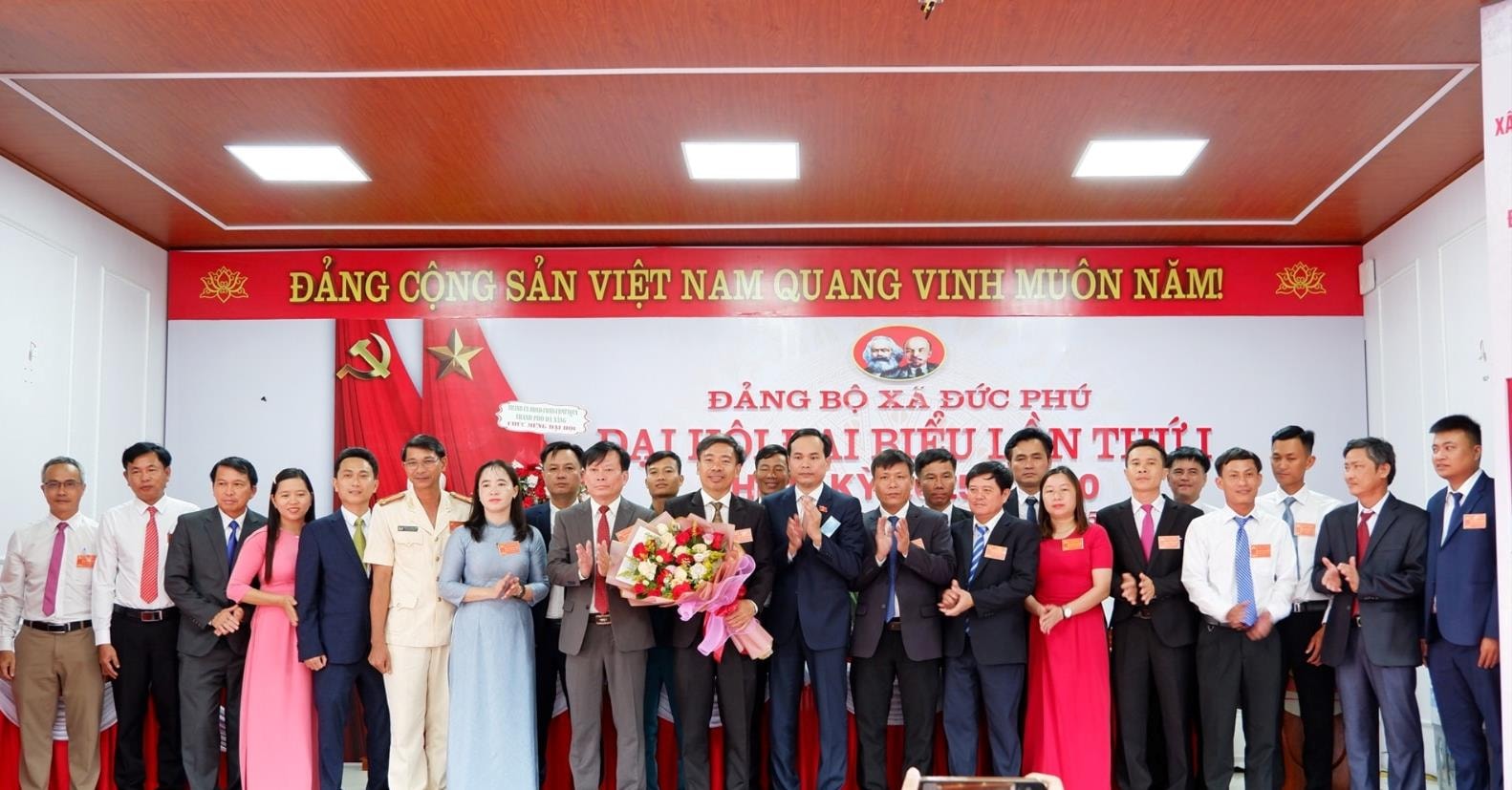 Ban Chấp hành Đảng bộ xã Đức Phú nhiệm kỳ 2025 - 2030 ra mắt đại hội. Ảnh: HOÀNG ĐẠO