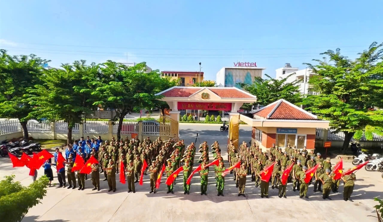 Công an xã Đại Lộc ra quân cao điểm trấn áp tội phạm, đảm bảo an ninh trật tự, an toàn giao thông vào sáng 1/8. Ảnh: MTTQ xã Đại Lộc