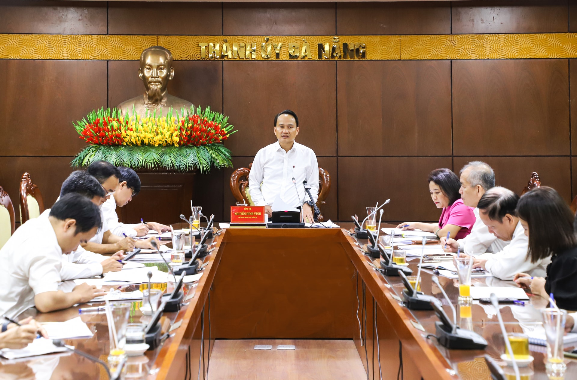 Phó Bí thư Thường trực Thành ủy Nguyễn Đình Vĩnh phát biểu kết luận buổi làm việc. Ảnh: NGỌC PH