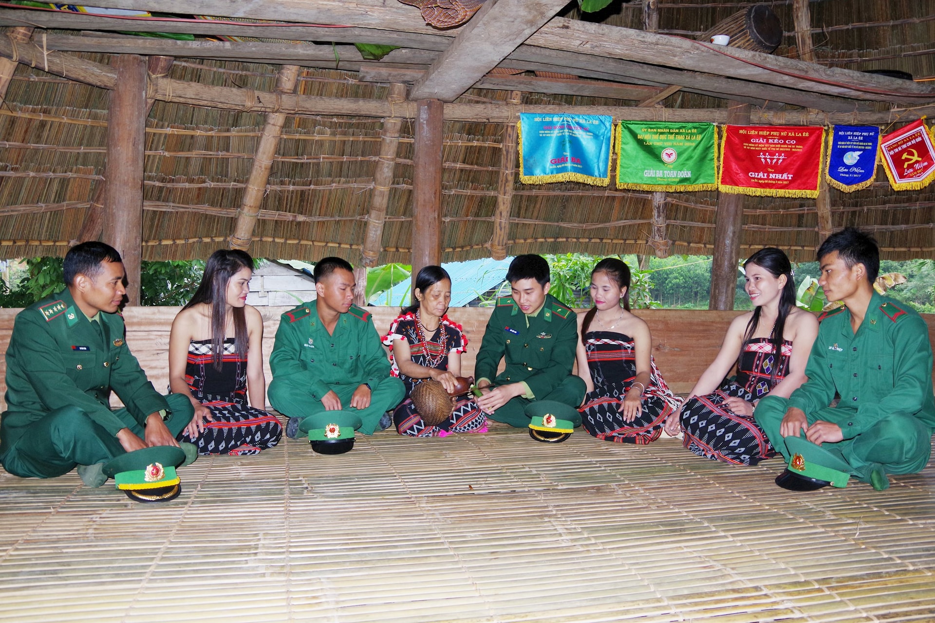 tinh quan dan