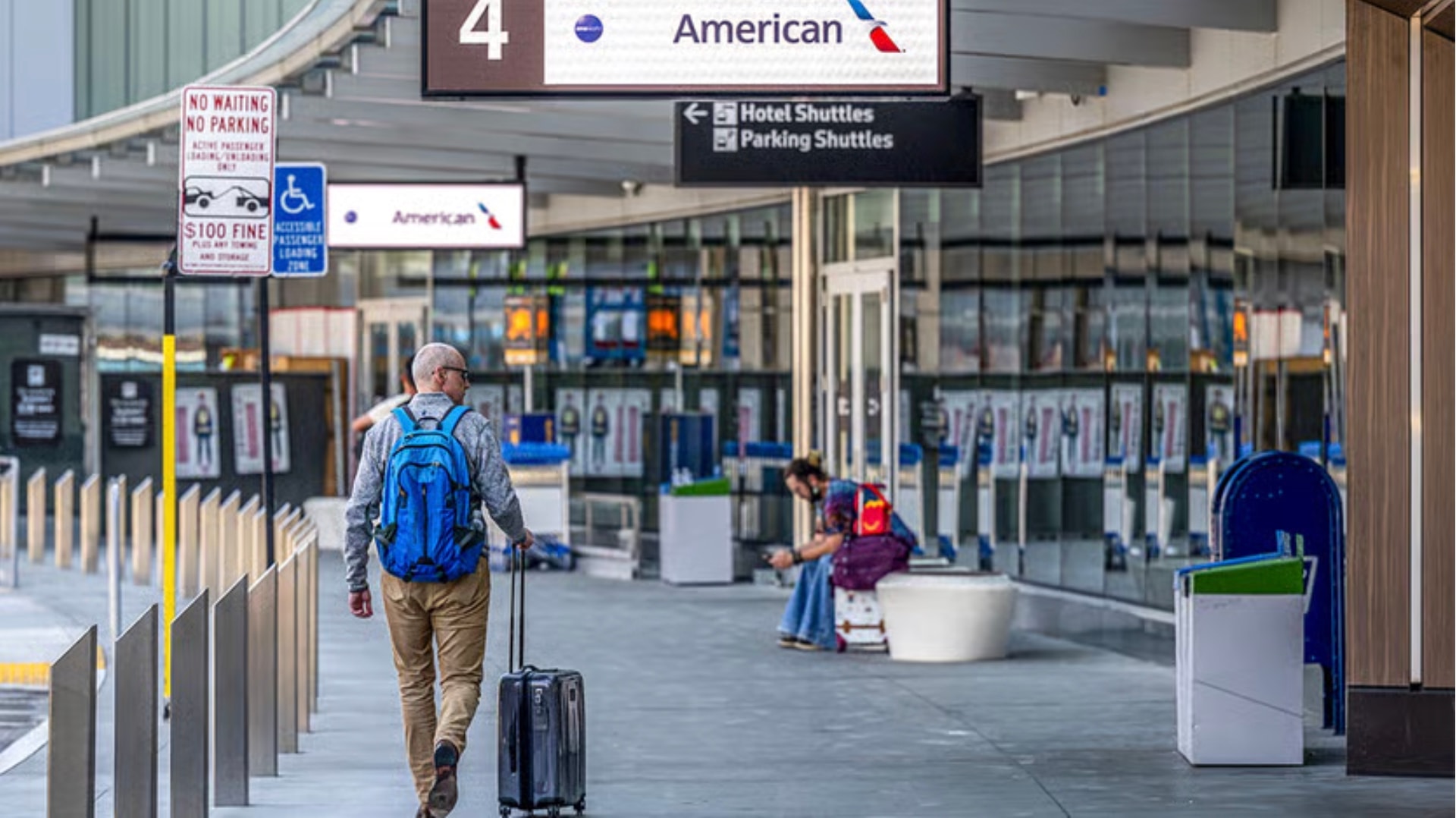 Dữ liệu công bố vào tháng 6/2025 của tạp chí The Economist cho thấy hãng American Airlines tính giá cao hơn ít nhất 5% cho khách lẻ trên 57% số chặng bay nội địa trong tuần. Ảnh: Getty Images