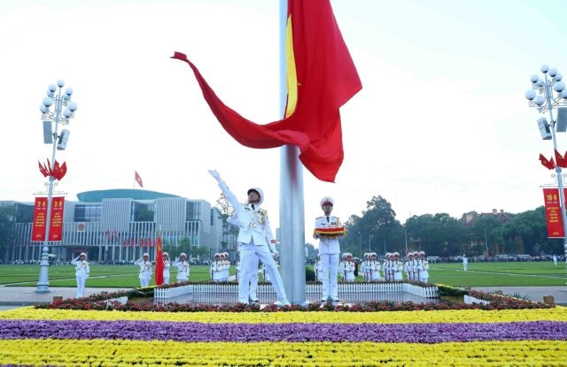 441287_5235384911897530_vna_potal_le_thuong_co_trong_nhung_ngay_mua_thu_lich_su_6906836.jpg