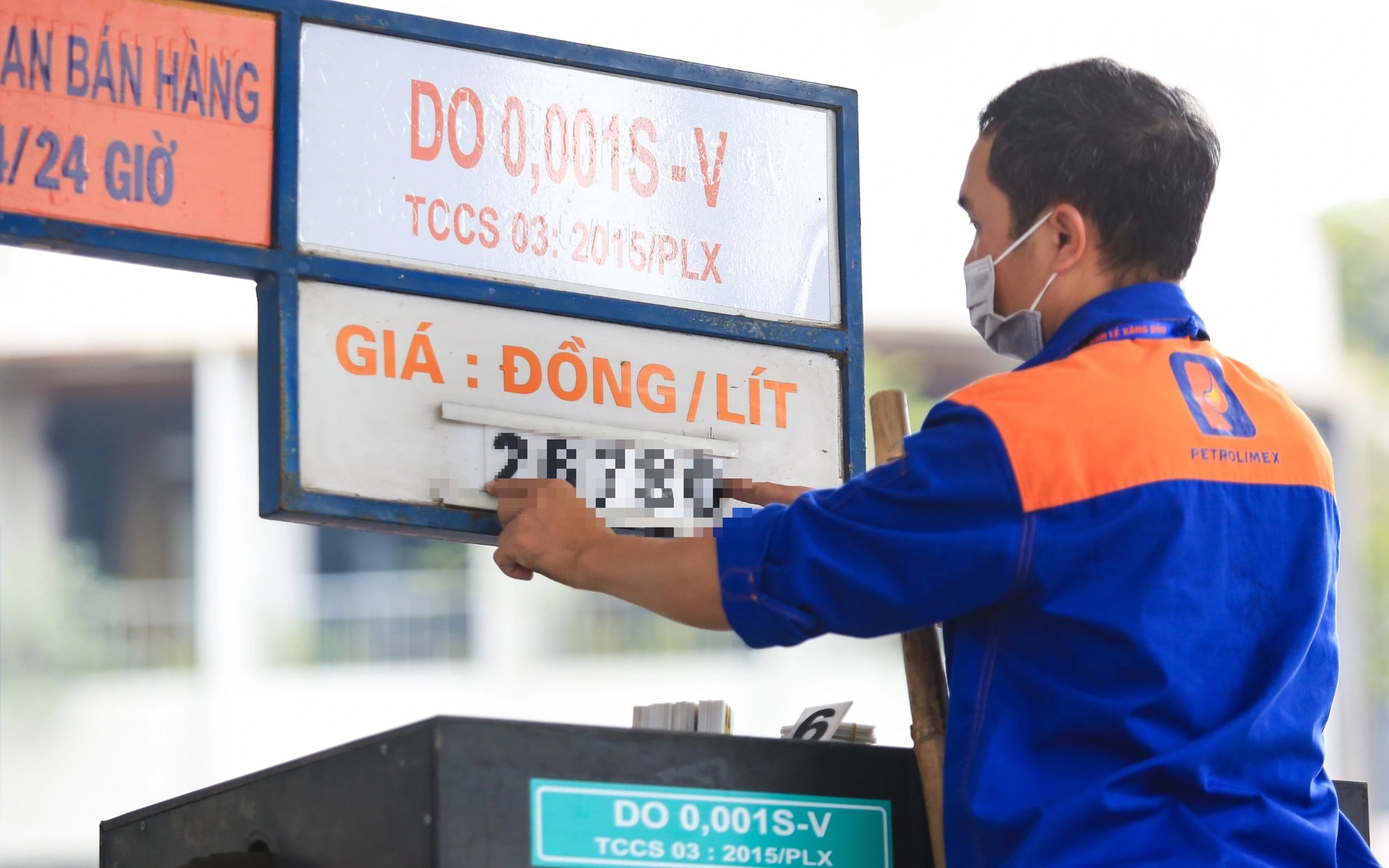 Giá xăng dầu hôm nay 5/8: Dầu thế giới giảm sâu, chạm đáy 1 tuần