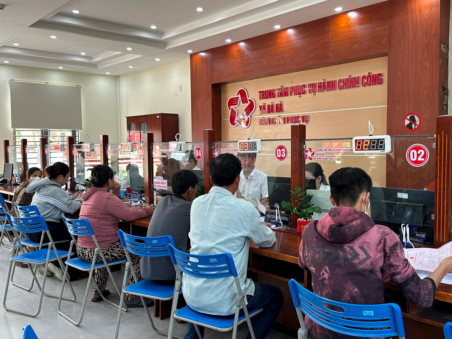 Tinh thần “lấy dân làm gốc” thể hiện rõ qua cách tổ chức phục vụ tại Trung tâm Phục vụ hành chính công xã Bà Nà.