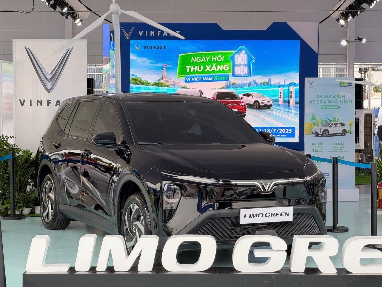 VinFast Limo Green 1
