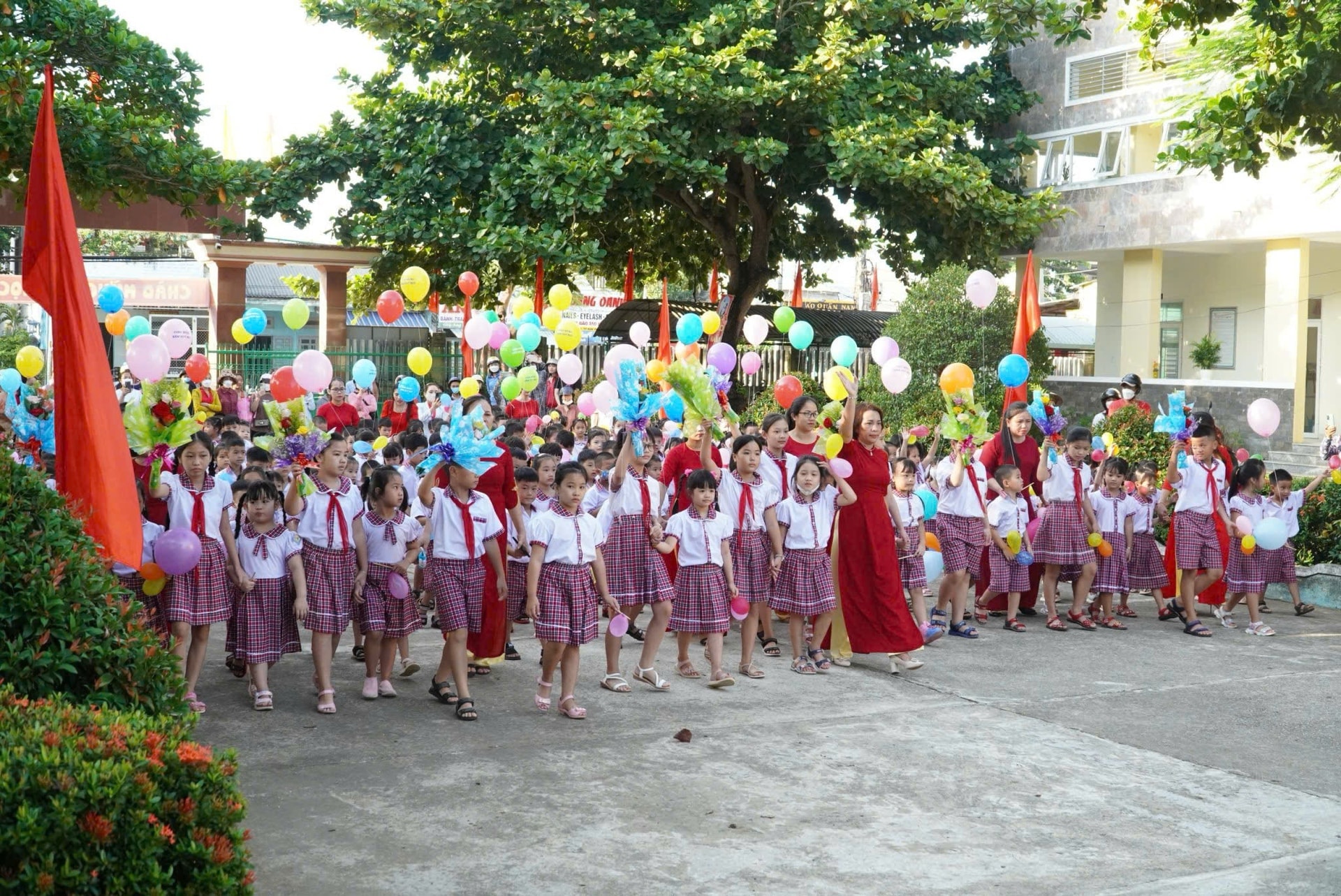 Các trường từ cấp THCS trở xuống được giao về cho xã, phường quản lý kể từ năm học 2025 - 2026. Ảnh: HỒ QUÂN