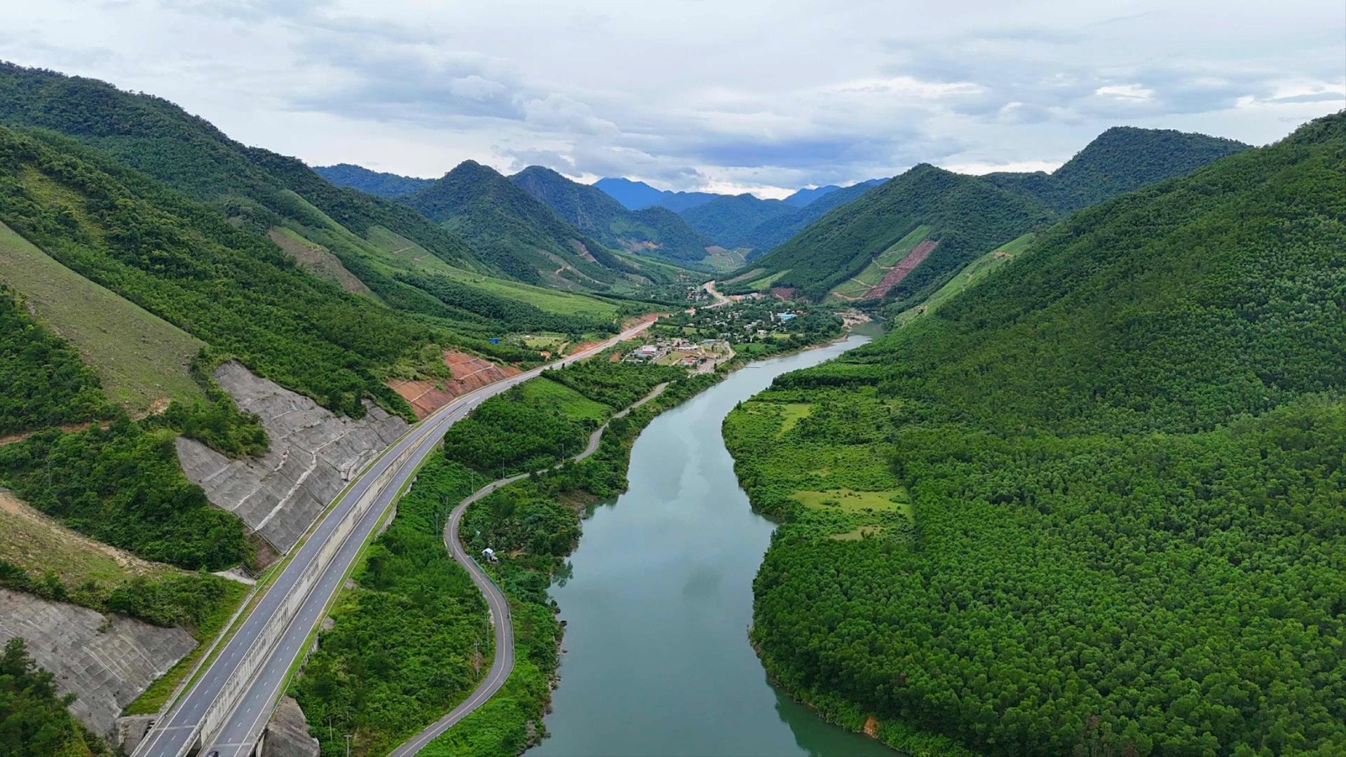 Cu De Nehri'nin yukarı akış alanı. Fotoğraf: XUAN SON