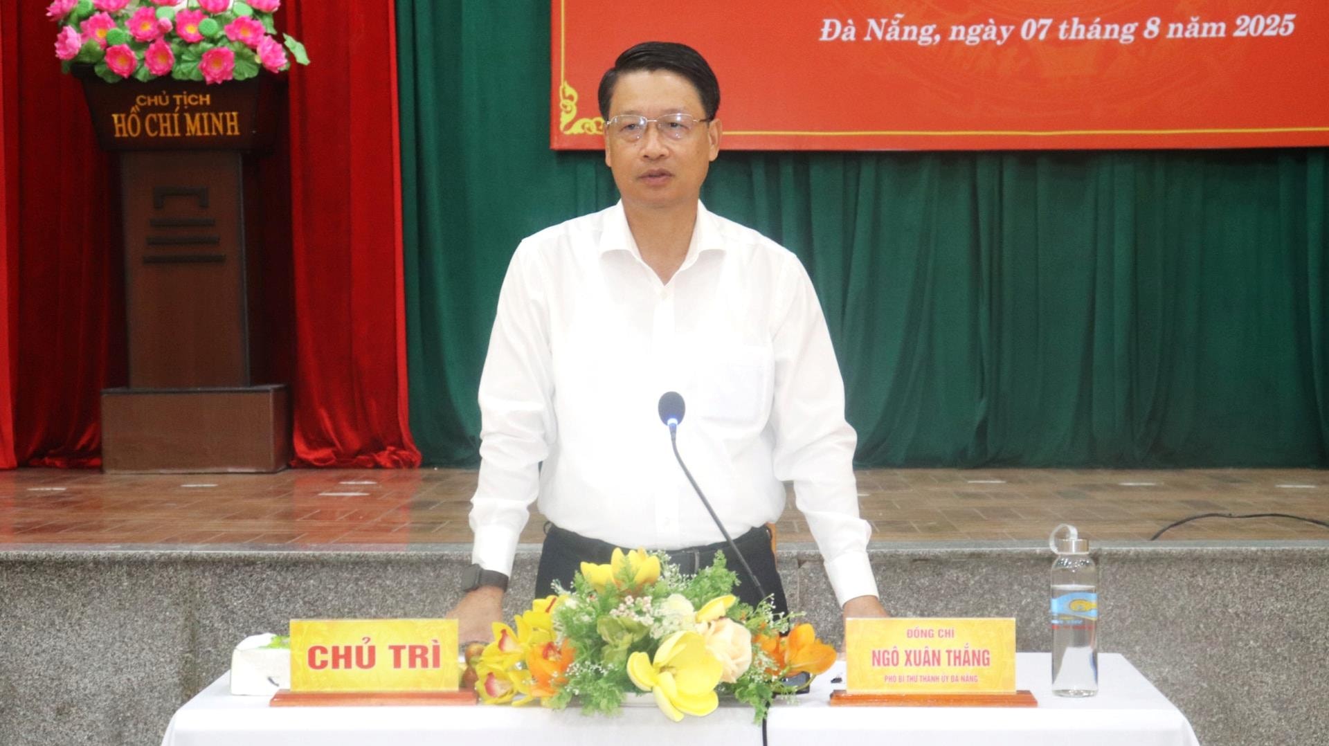 Phó Bí thư Thành ủy Ngô Xuân Thắng phát biểu chỉ đạo tại buổi làm việc với Ban thường vụ Liên đoàn Lao động thành phố. Ảnh: NGỌC HÀ