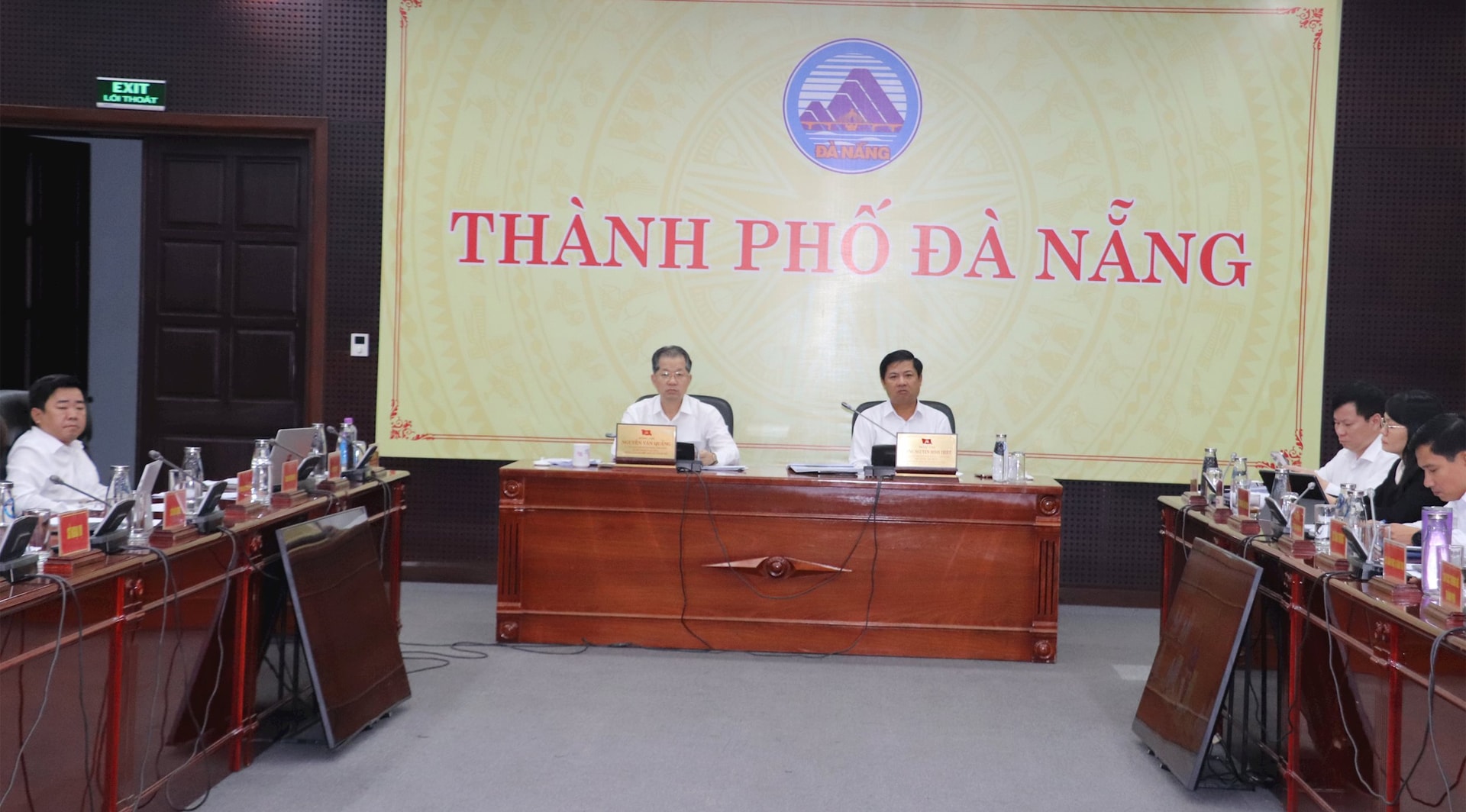 QUANG CANH HOP CP