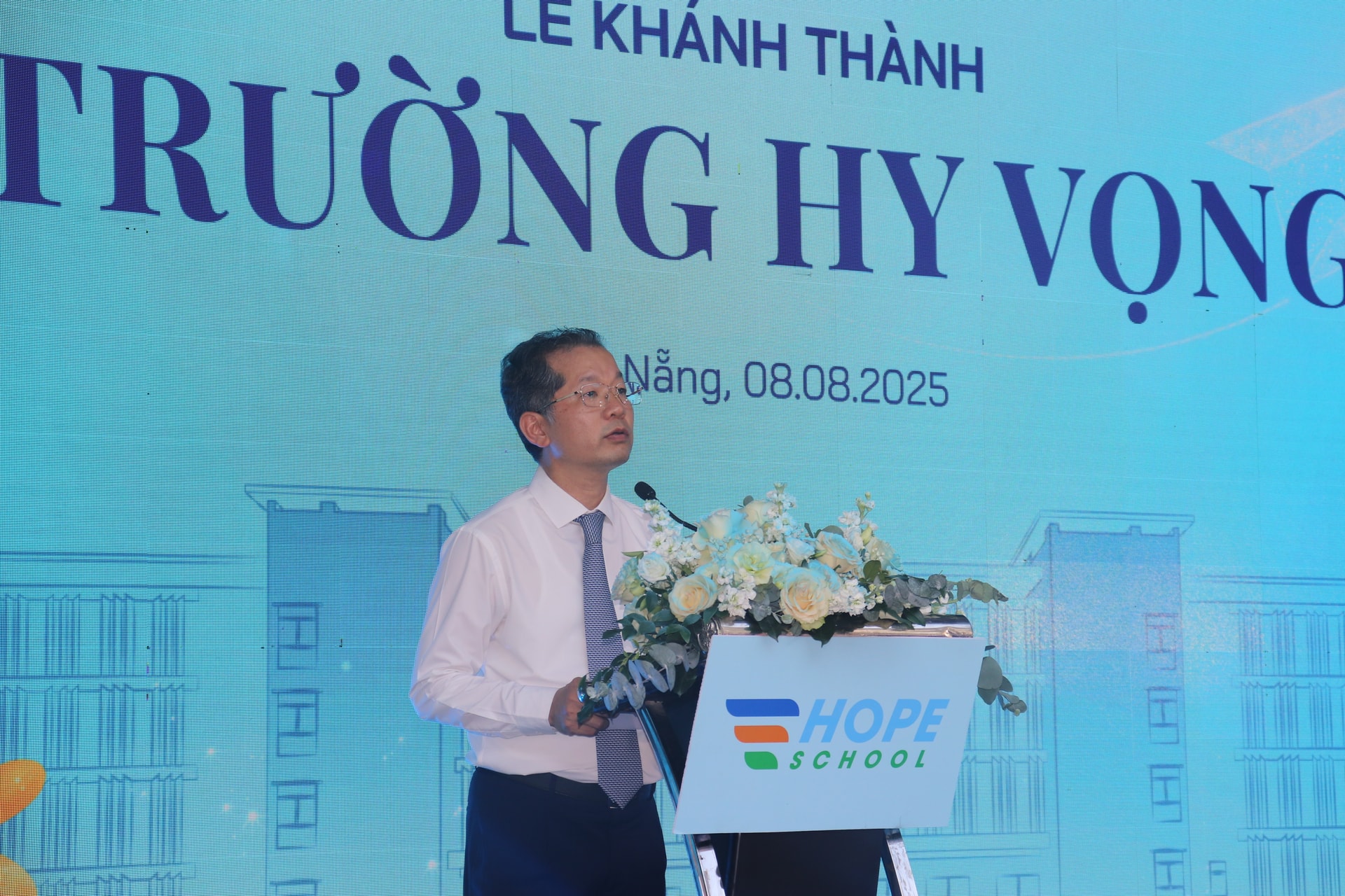 Ủy viên Trung ương Đảng, Bí thư Thành ủy, Trưởng đoàn đại biểu Quốc hội thành phố Nguyễn Văn Quảng phát biểu tại lễ khánh thành. Ảnh: NGỌC HA